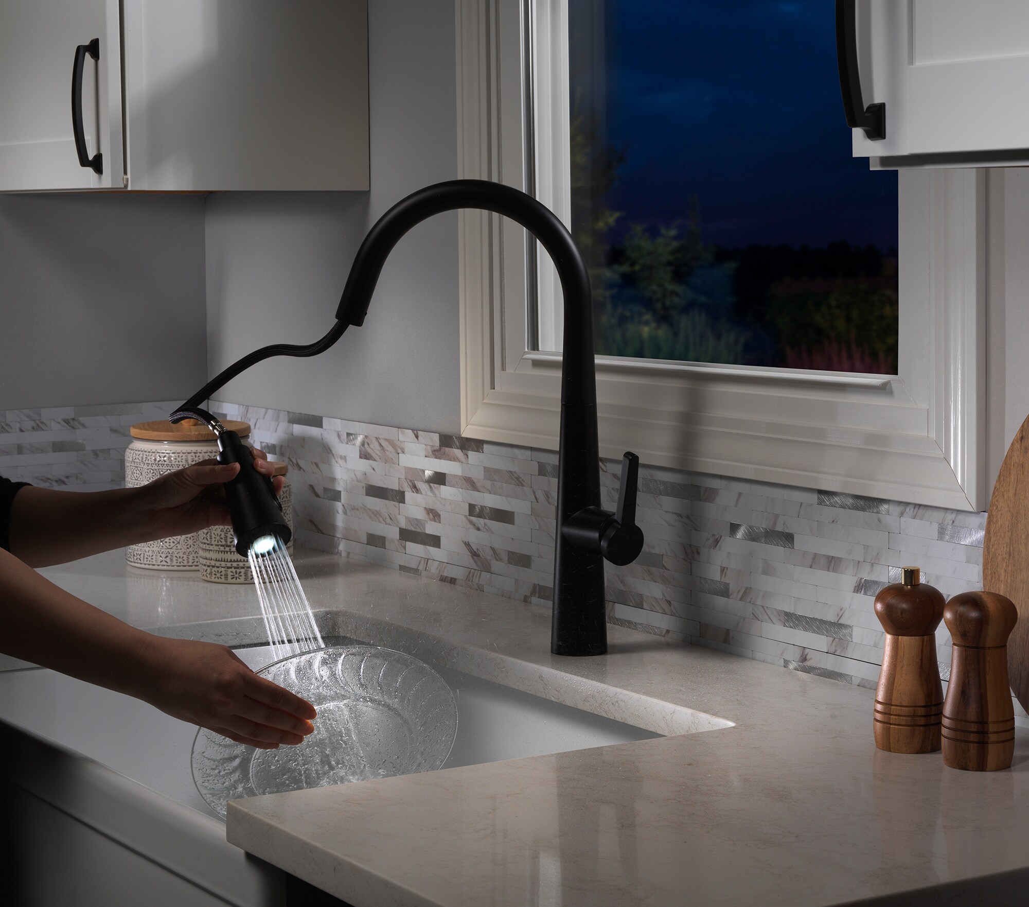 Matte Black Pull-Down Handle Kitchen Faucet with Deck Plate