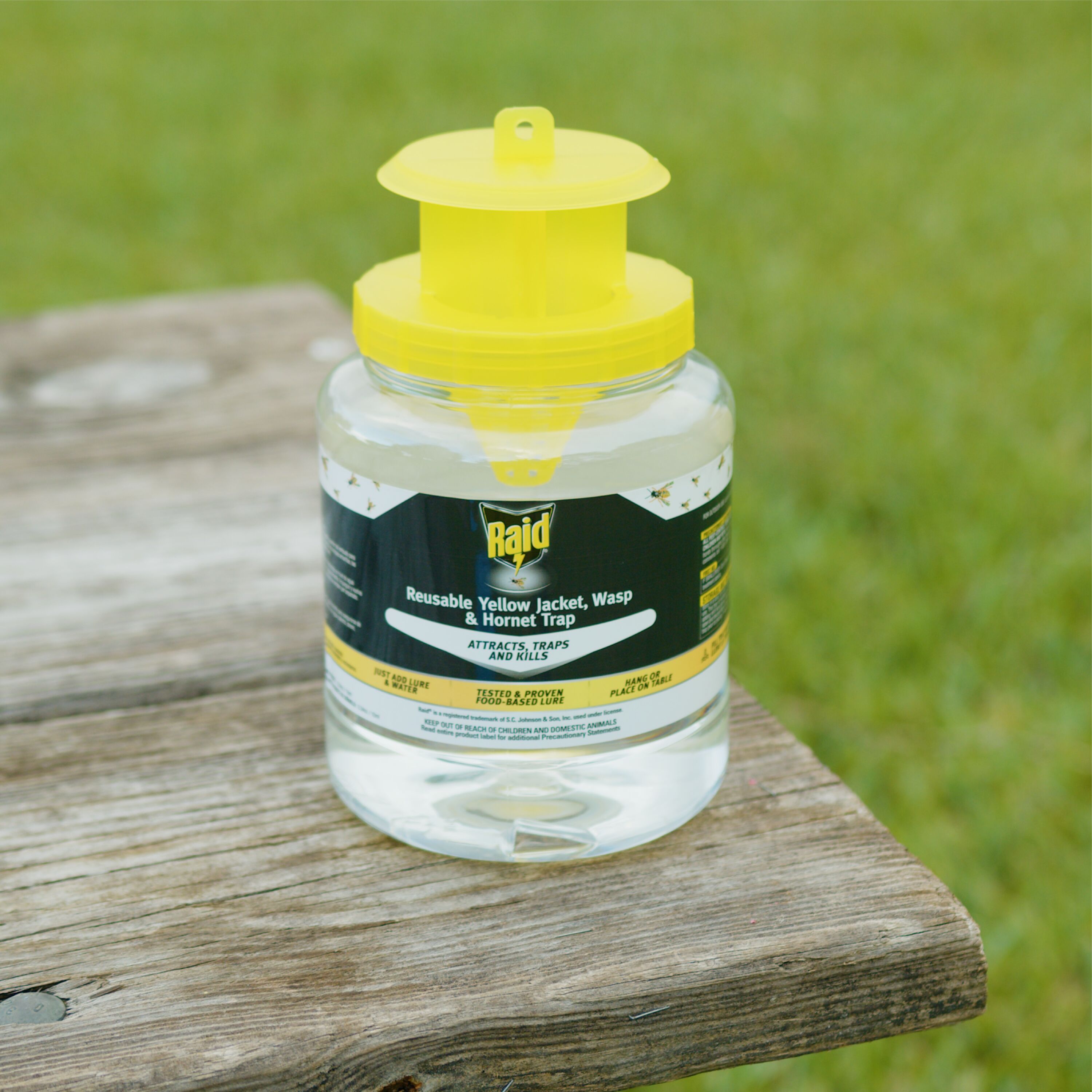 Raid Safer For Pets & Kids! Wasp Jar Insect Trap - Attracts & Kills Yellow  Jackets, Wasps, & Hornets - Reusable & Easy to Use - Outdoor in the Insect  Traps department