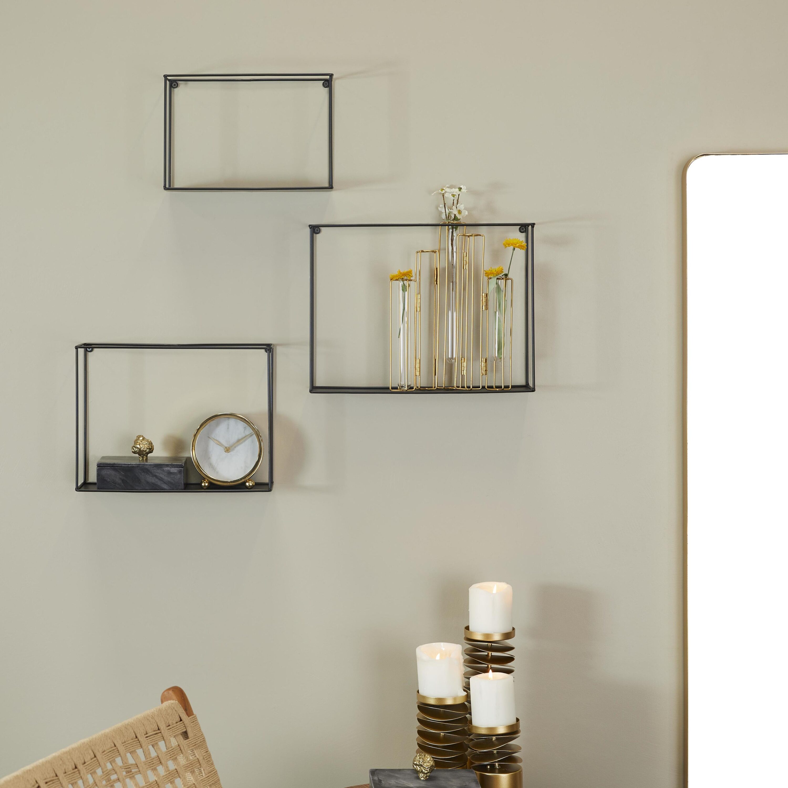 CosmoLiving by Cosmopolitan 91414 16-Inches L x 5-Inches D x 12-Inches H Black Minimalist 3 Shelves Metal Rectangular Floating shelf 3 Decorative Shelves