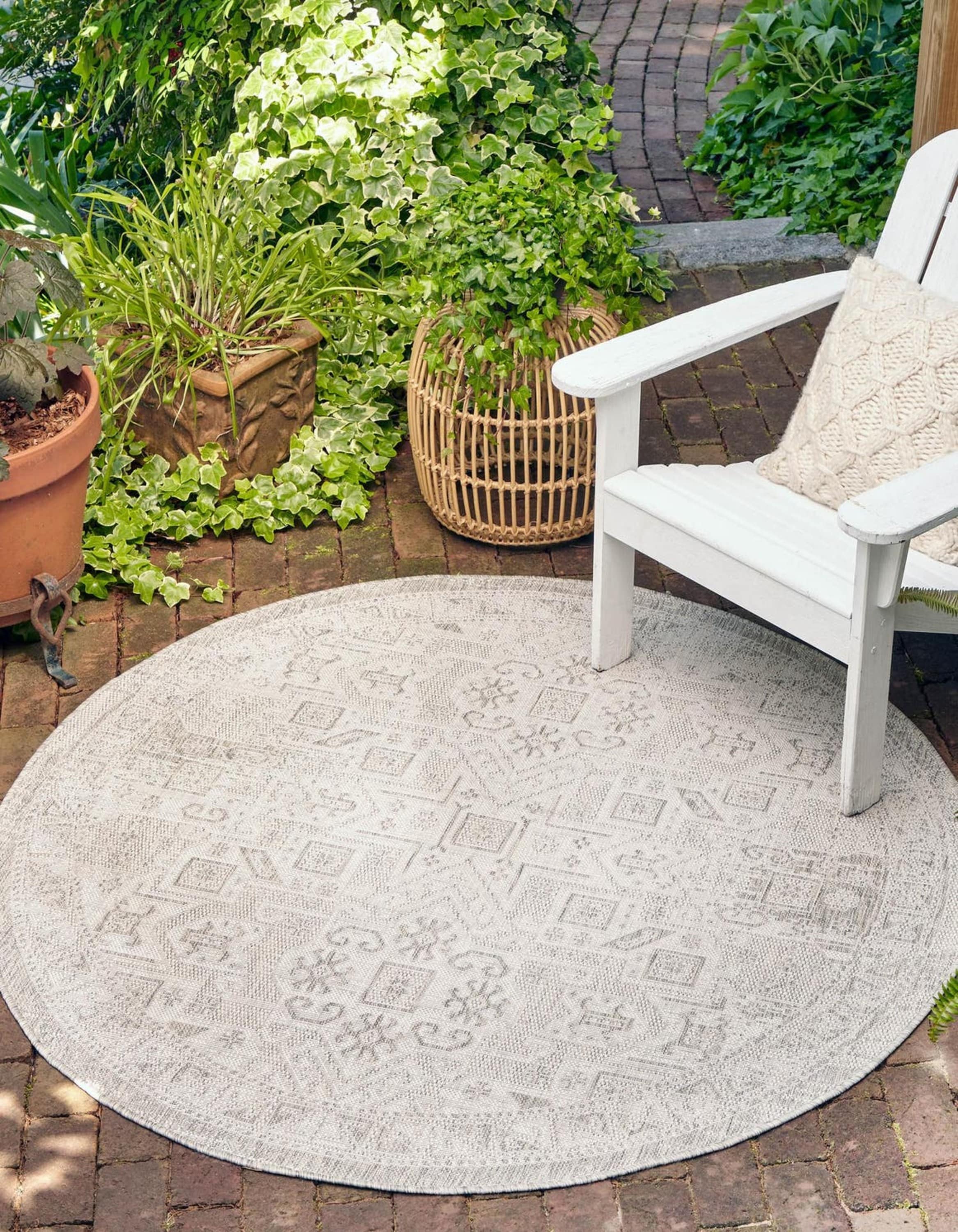 Unique Loom 3162407 Outdoor Aztec 4 x 4 (ft) Loomed Polypropylene Light Gray Round Indoor/Outdoor Border Area rug