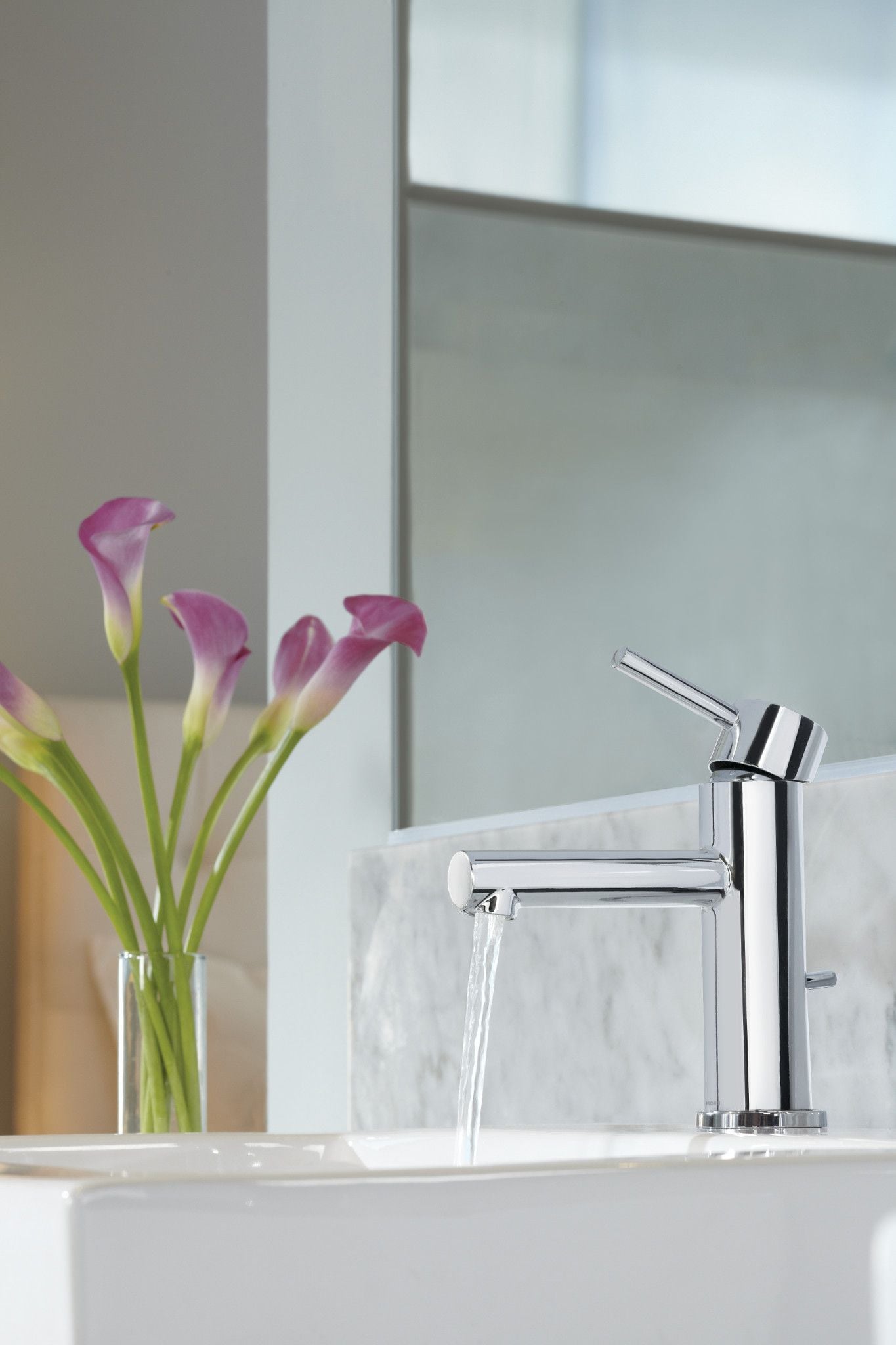 Align Modern Black Chrome Single Hole Bathroom Faucet with Drain Assembly