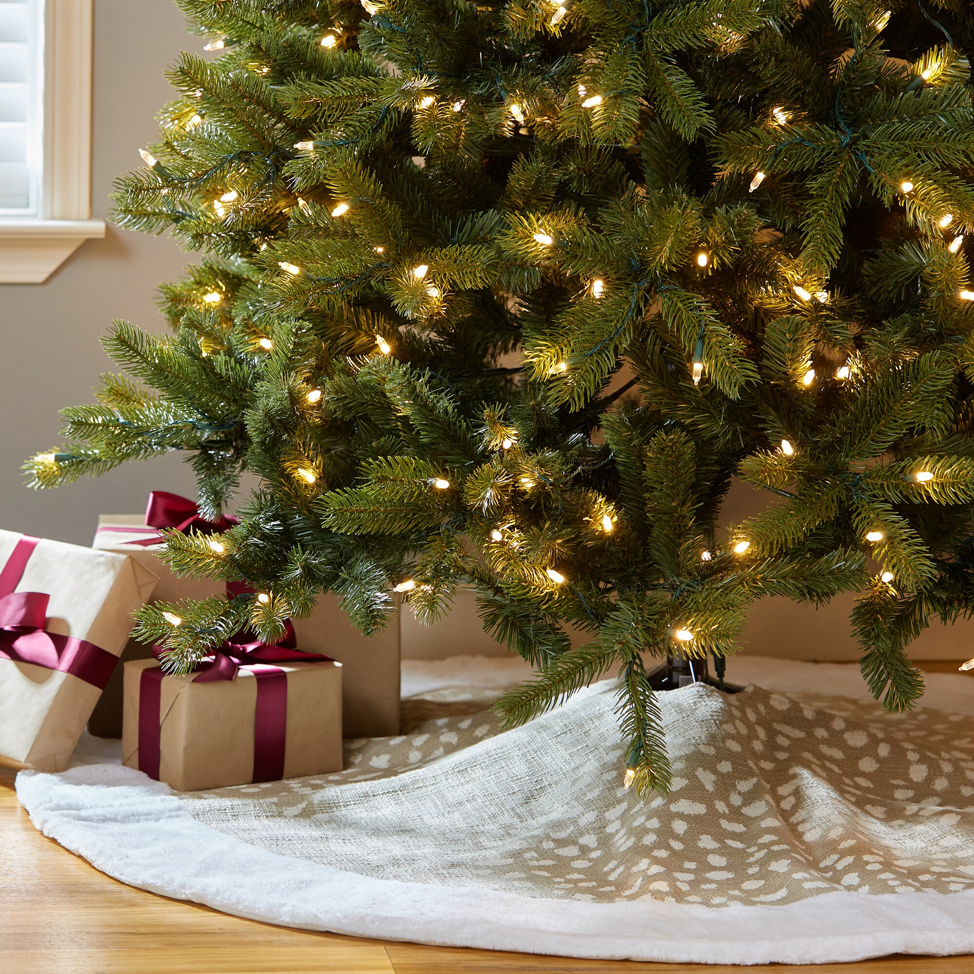 allen + roth 56-in Multiple Colors/Finishes Tree Skirt at Lowes.com