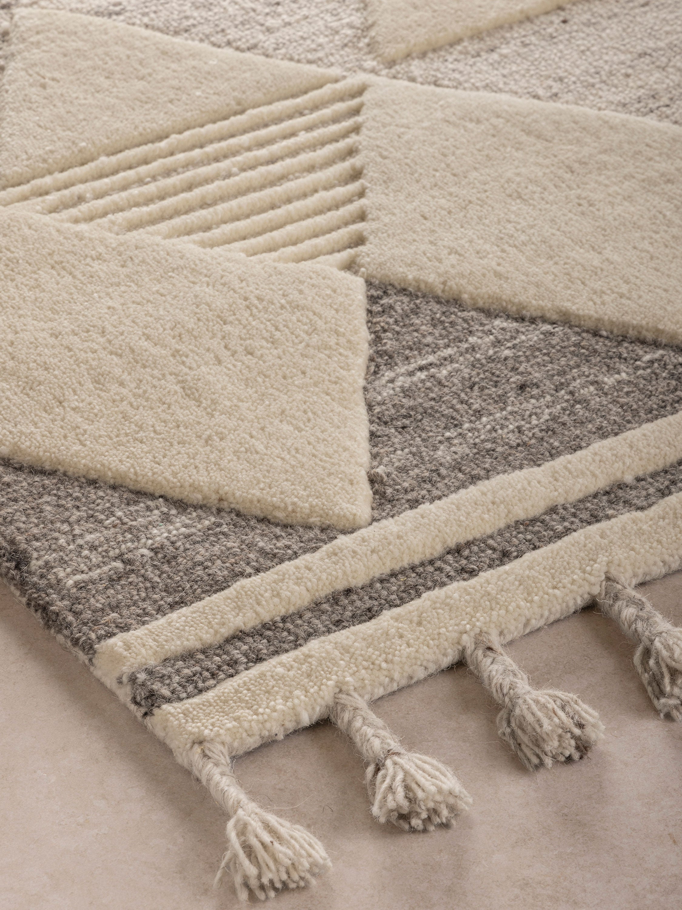GAURI KOHLI GK81045 rugs - View #3