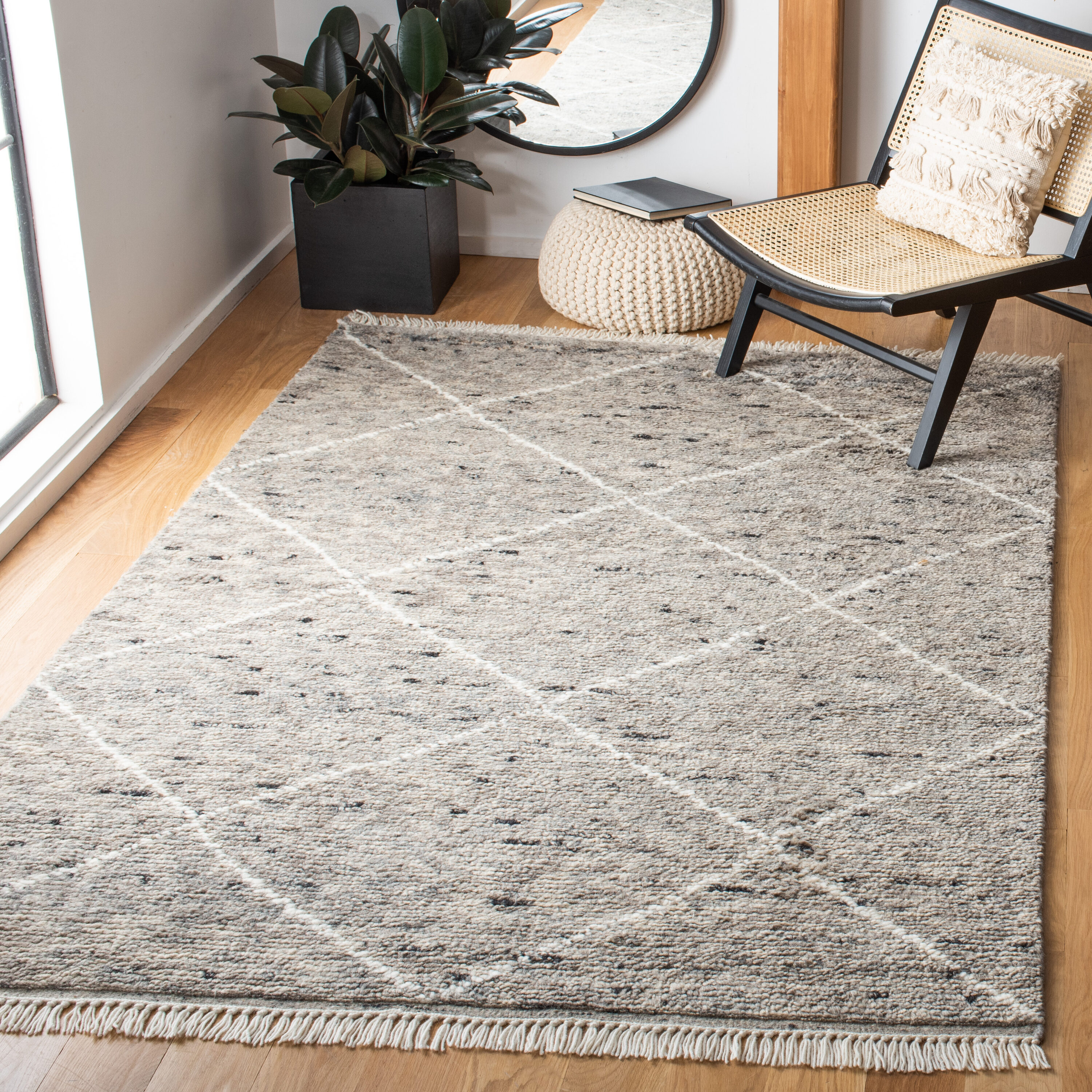  Casablanca 543 Gray/Ivory Moroccan 4ft x 6ft Small Rectangle Rug