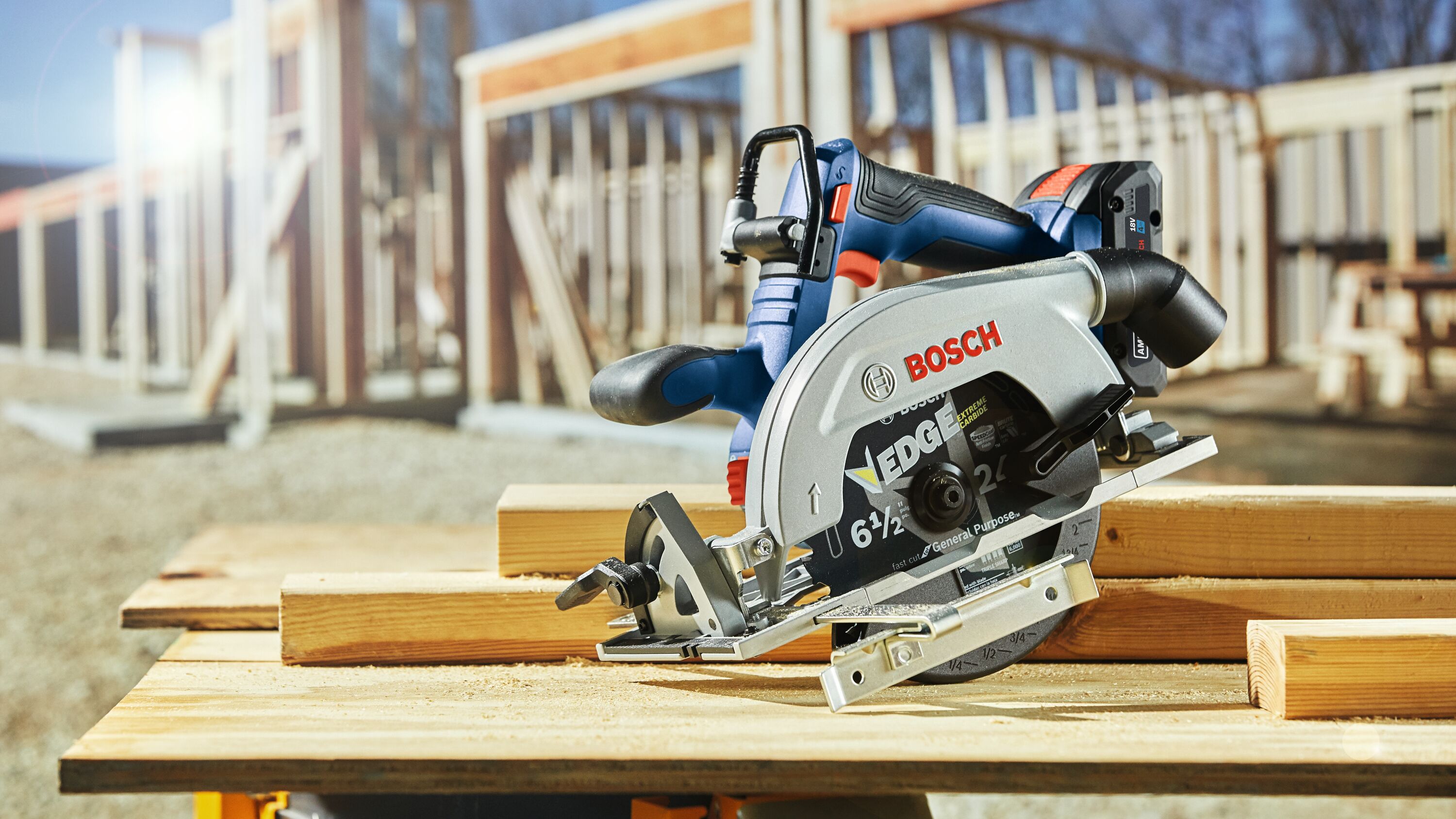 Bosch 18-volt 6-1/2-in Brushless Cordless Circular Saw (Bare Tool) in the  Circular Saws department at