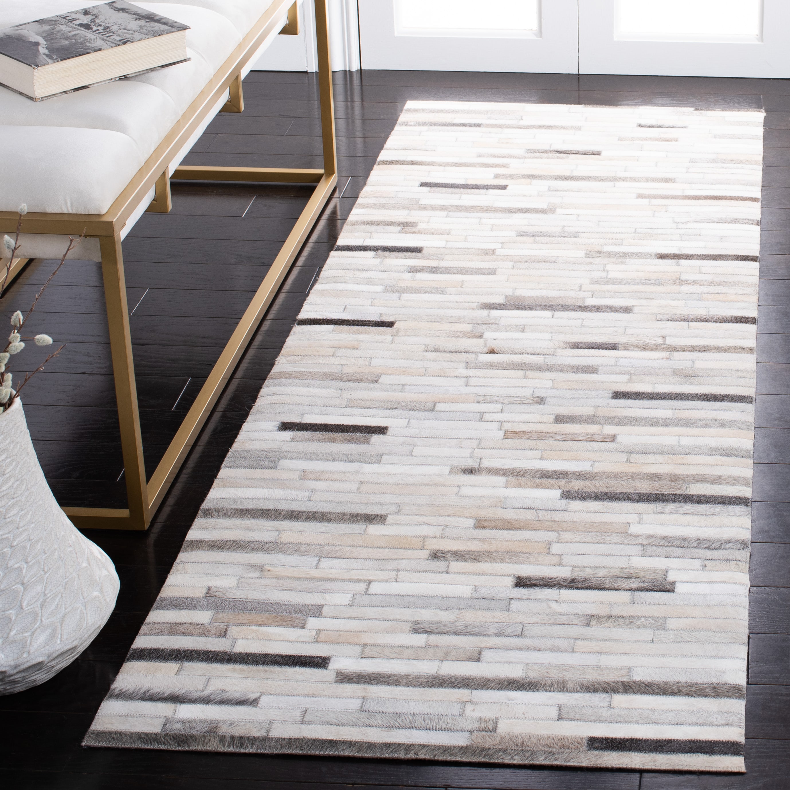  Studio Leather 800 Ivory/Gray Contemporary 2ft-3in x 7ft Runner Rug