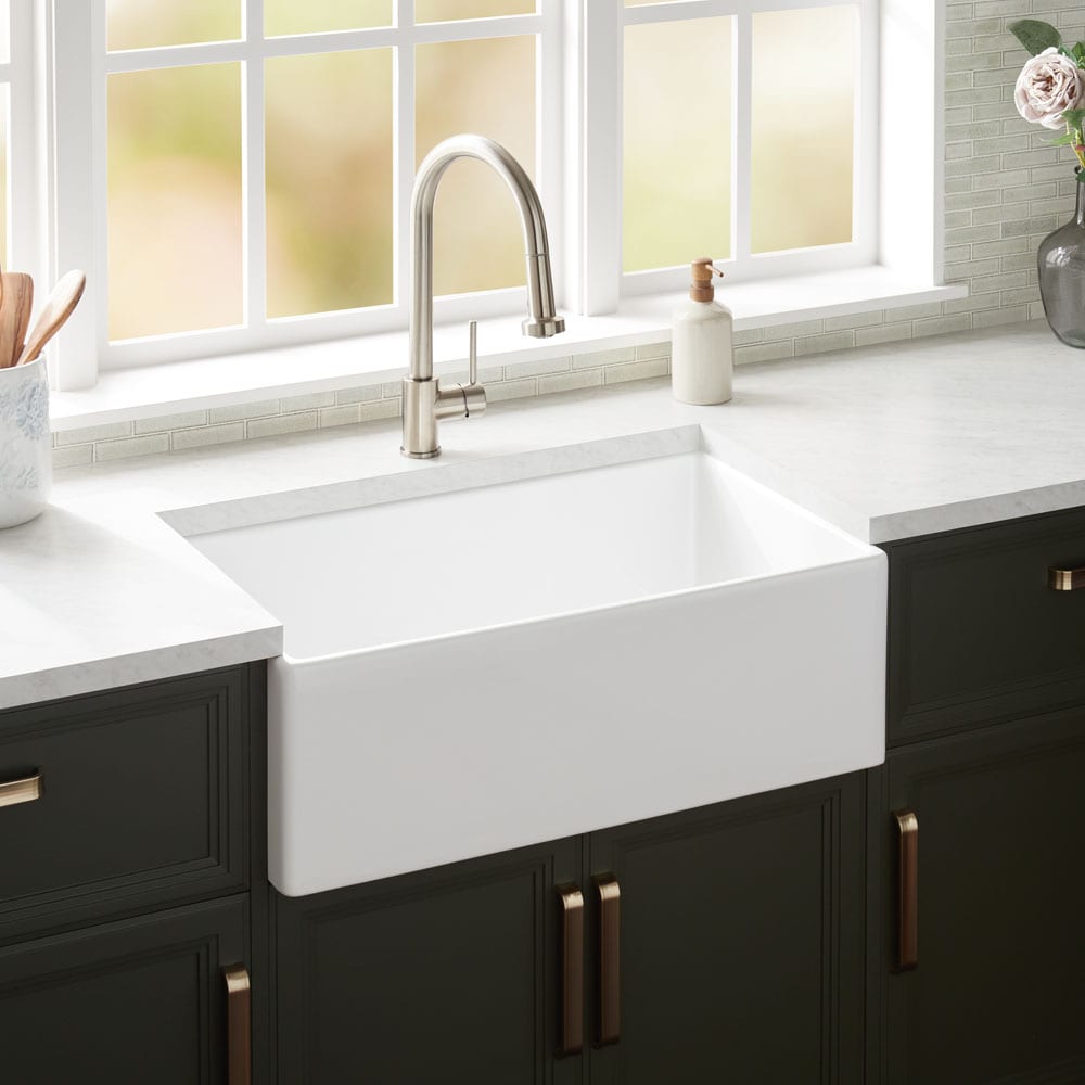 Signature Hardware 485269 Rowena Farmhouse apron front 30.125-in x 18.125-in Fireclay Single bowl Kitchen Sink