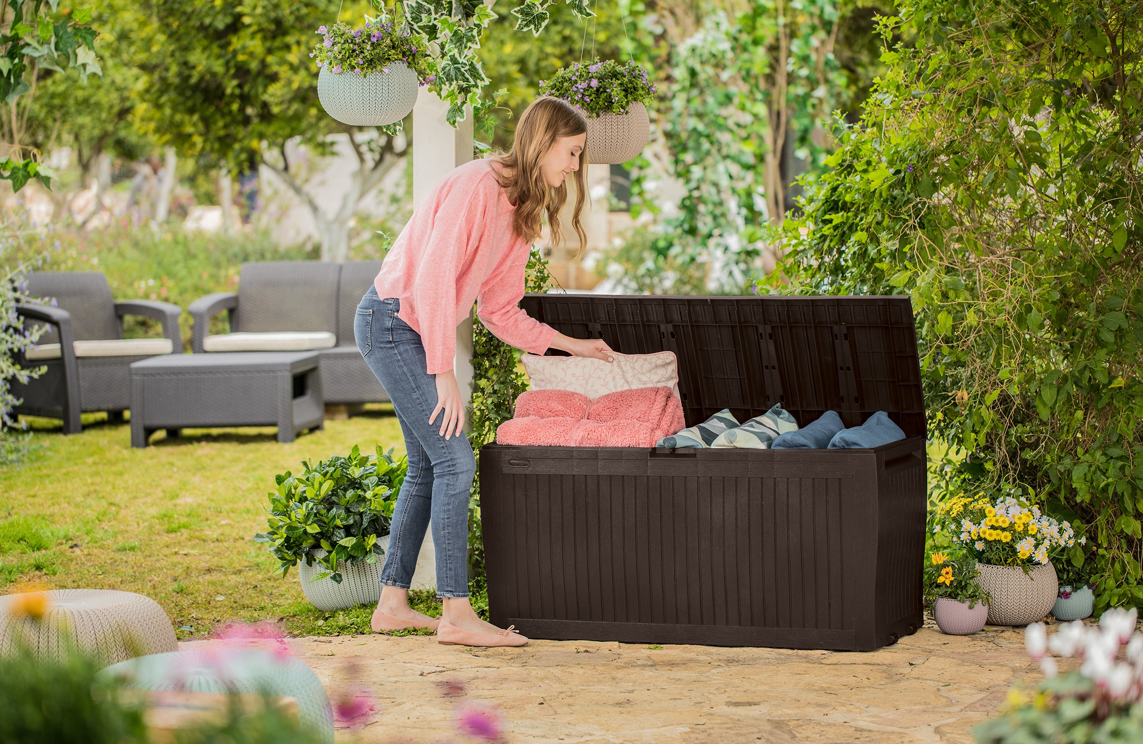 Keter Comfy Outdoor Storage 46-in L x 17.6-in 71-Gallons Brown Durable  Plastic Deck Box