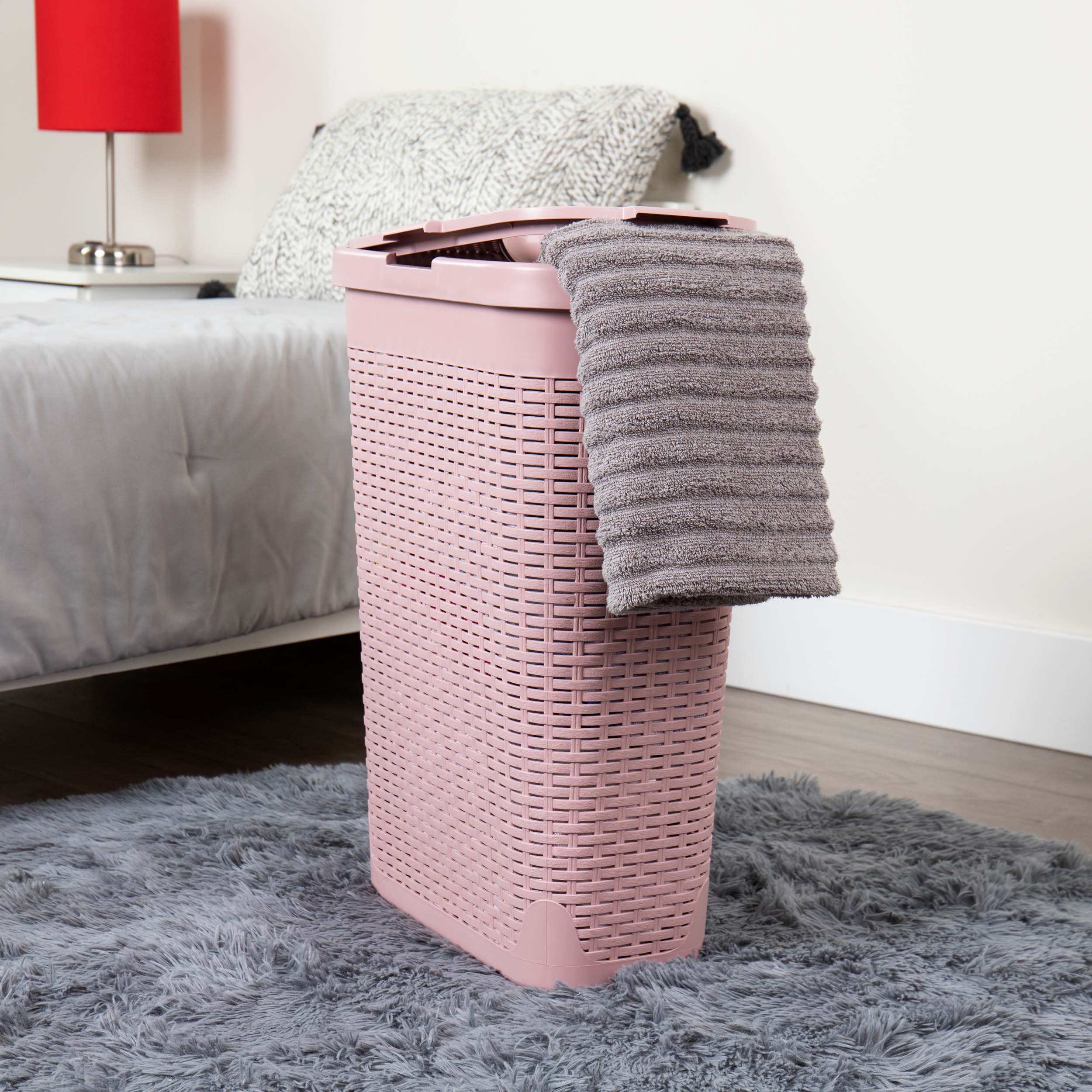 Mind Reader 40-Liter Pink Plastic Laundry Hamper 40HAMP-PNK