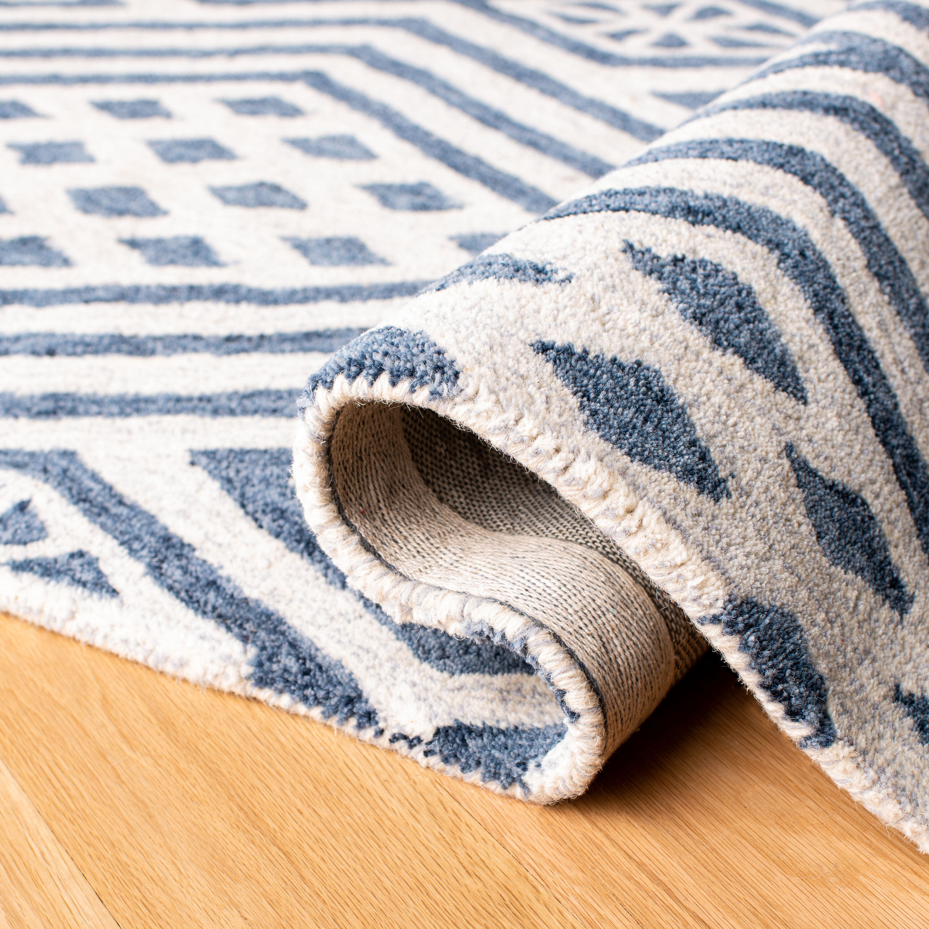 Artisan Blue Wool 4' x 6' Hand-Tufted Rectangular Area Rug