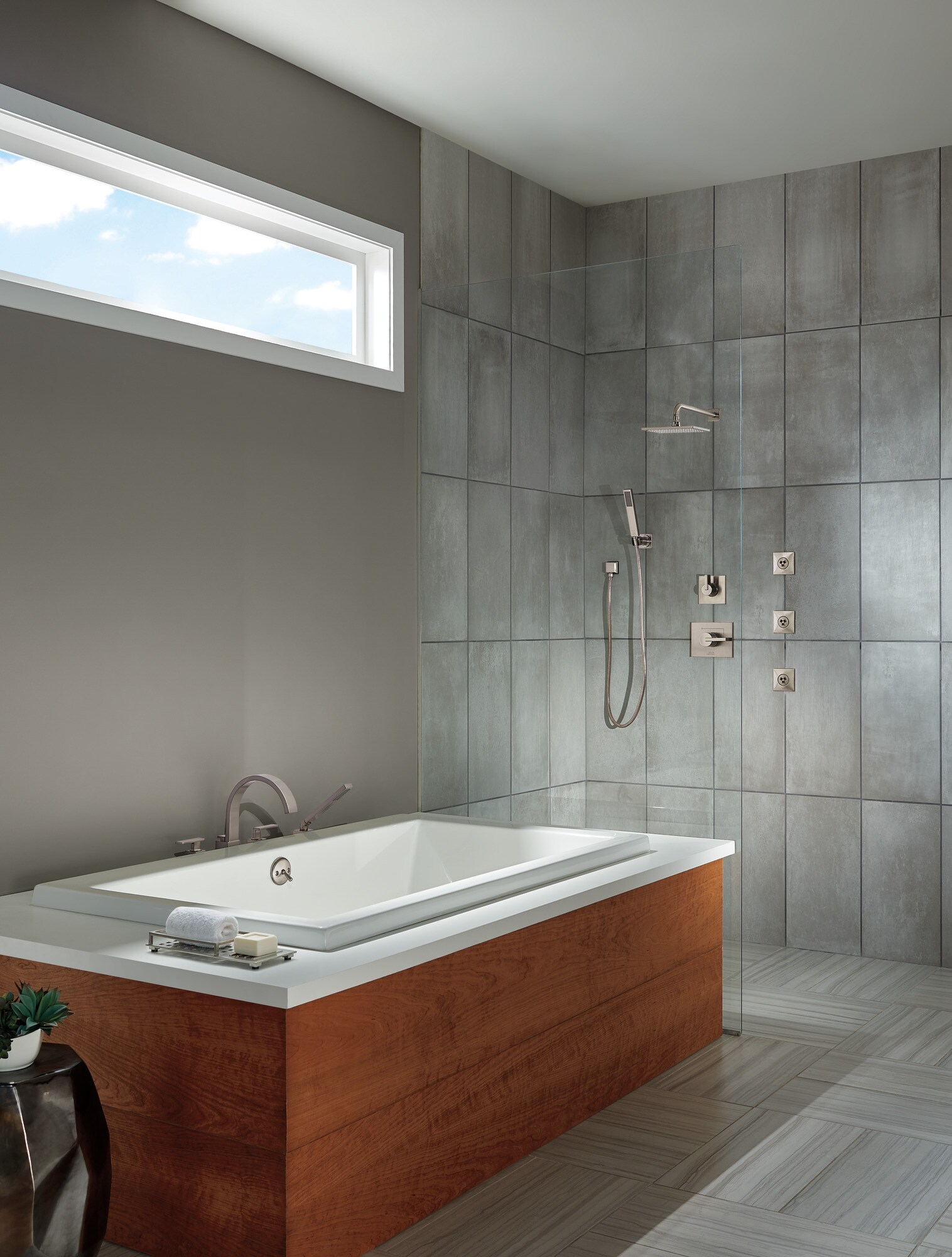 Delta T11953-SS Bath-Shower-Facc - View #4