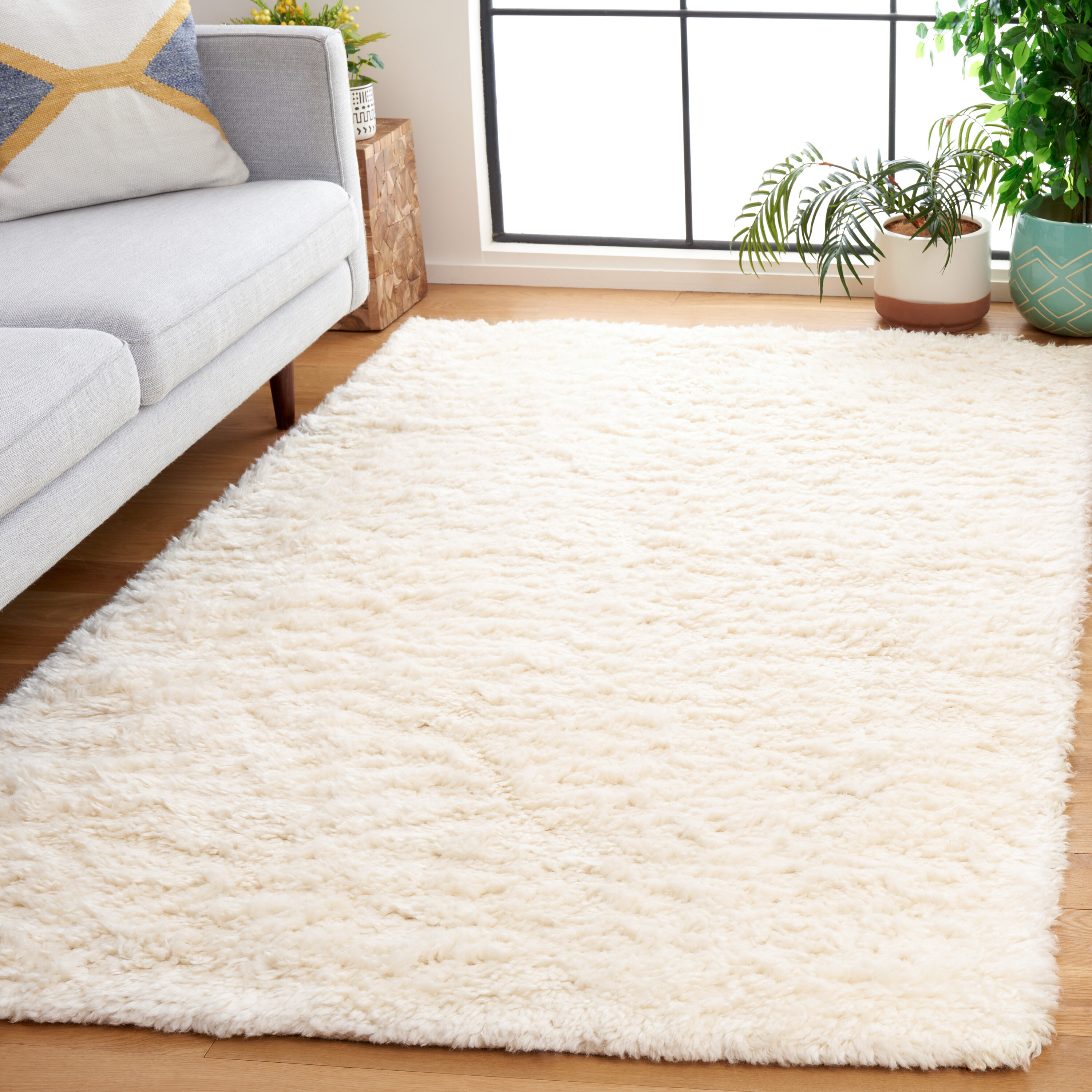 Safavieh Casablanca 499 Ivory Shag/Flokati 5Ft x 8Ft Medium Rectangle ...