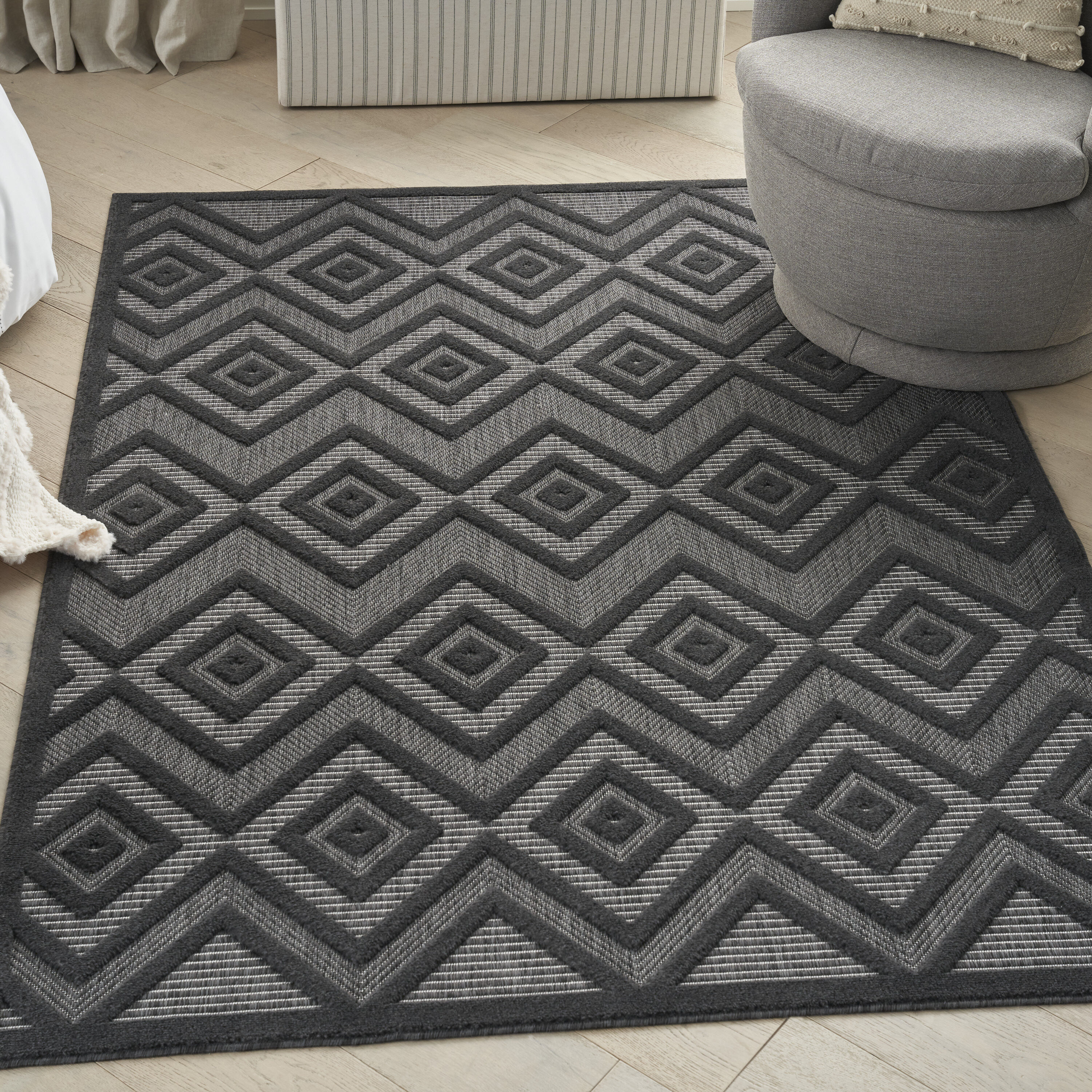 Nourison 099446043498 Versatile 4 x 6 (ft) Polypropylene Charcoal/Black Rectangular Indoor/Outdoor Geometric Area rug