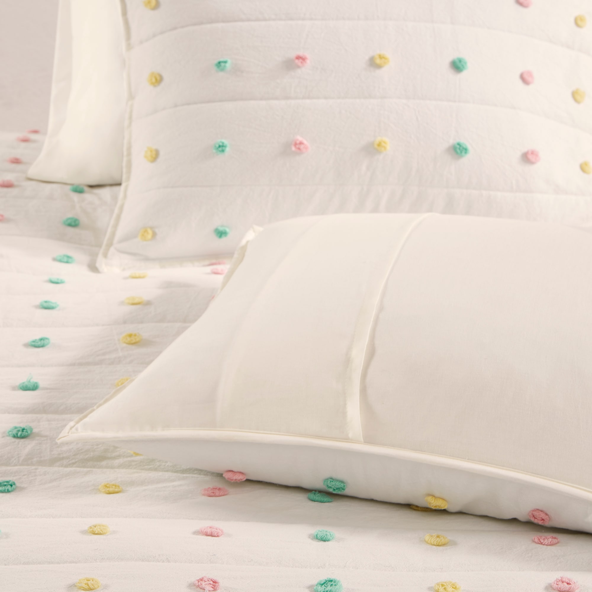 Callie Pom Pom Cotton Jacquard Full/Queen Quilt Set in Cream/Aqua/Teal