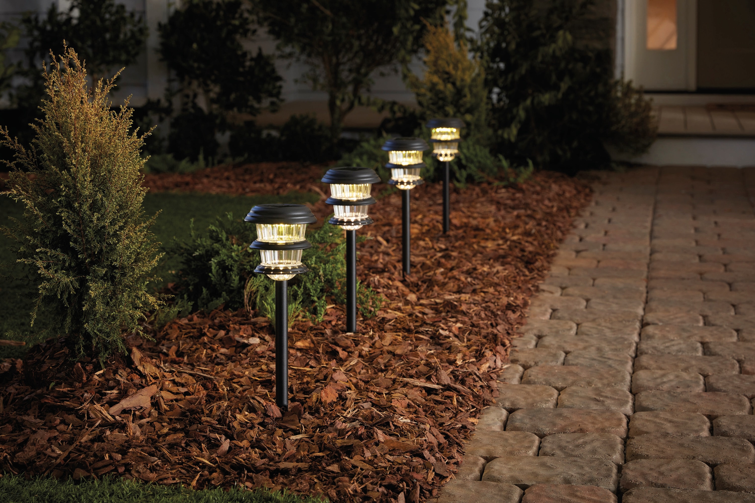 Govee 4-Pack Path Light 250-Lumen 24-Watt Black Low Voltage Plug-in Smart  LED Outdoor Path Light Kit (6500 K) in the Path Lights department at