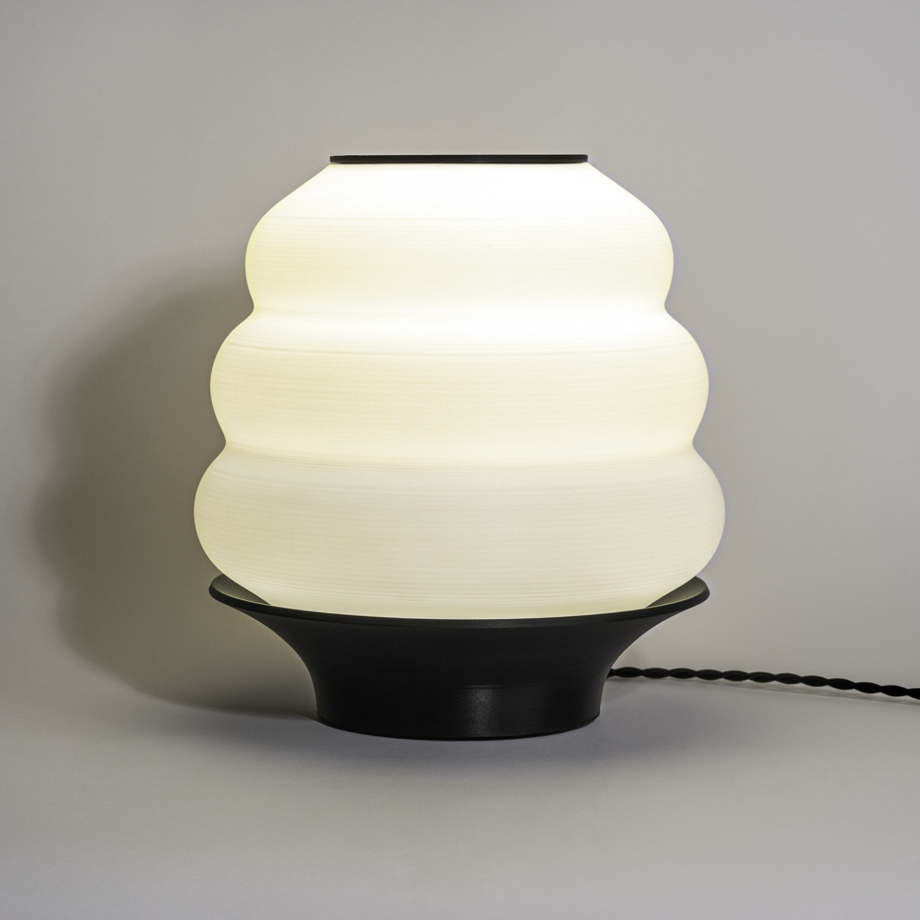 JONATHAN  Y USA1001B Honey Pot Minimalist Plant-Based 3D Printed 12-in White/Black LED Table Lamp with Plastic Shade