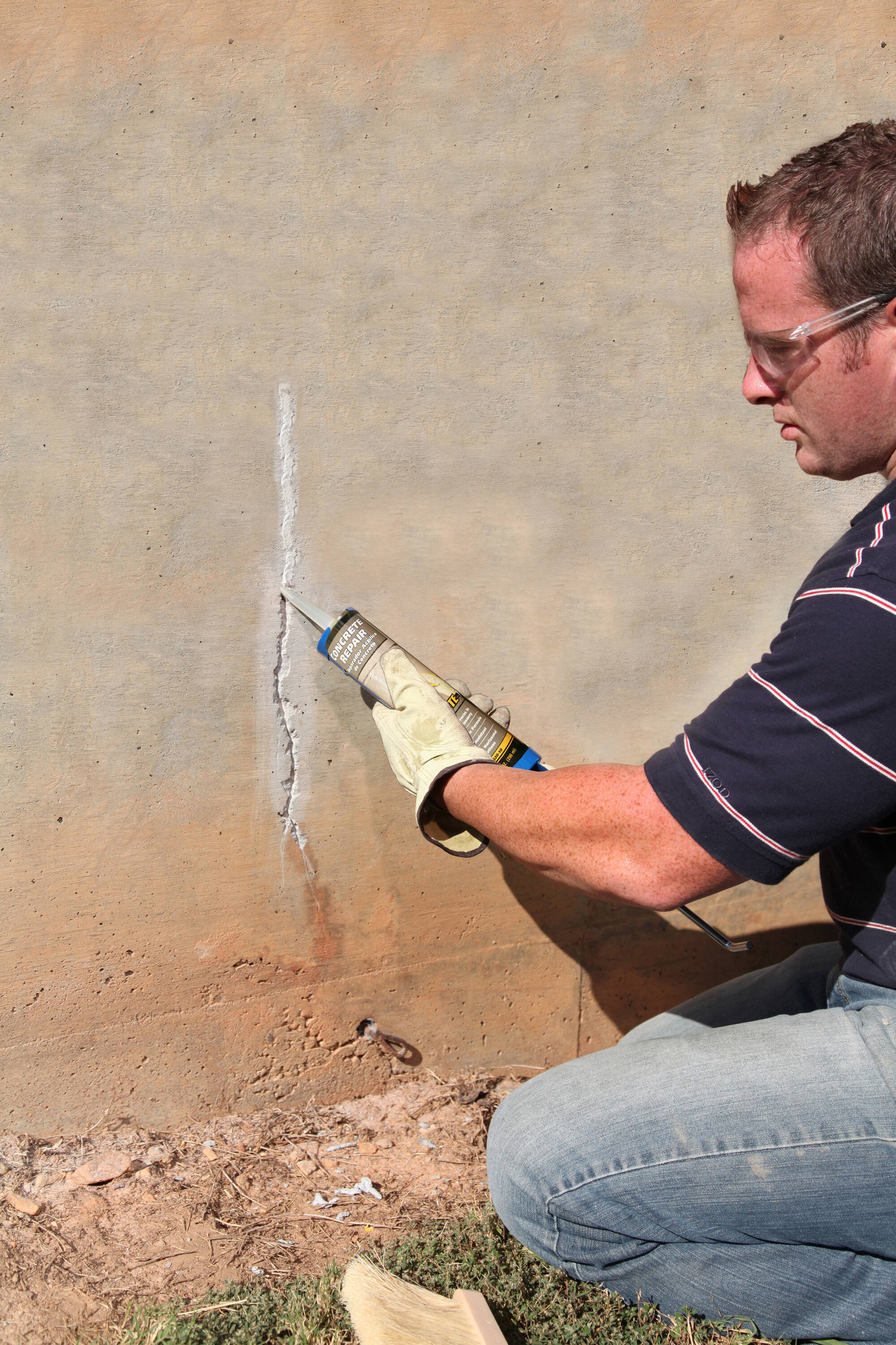 QUIKRETE Concrete Crack 10-oz Repair in the Concrete & Mortar Repair  department at