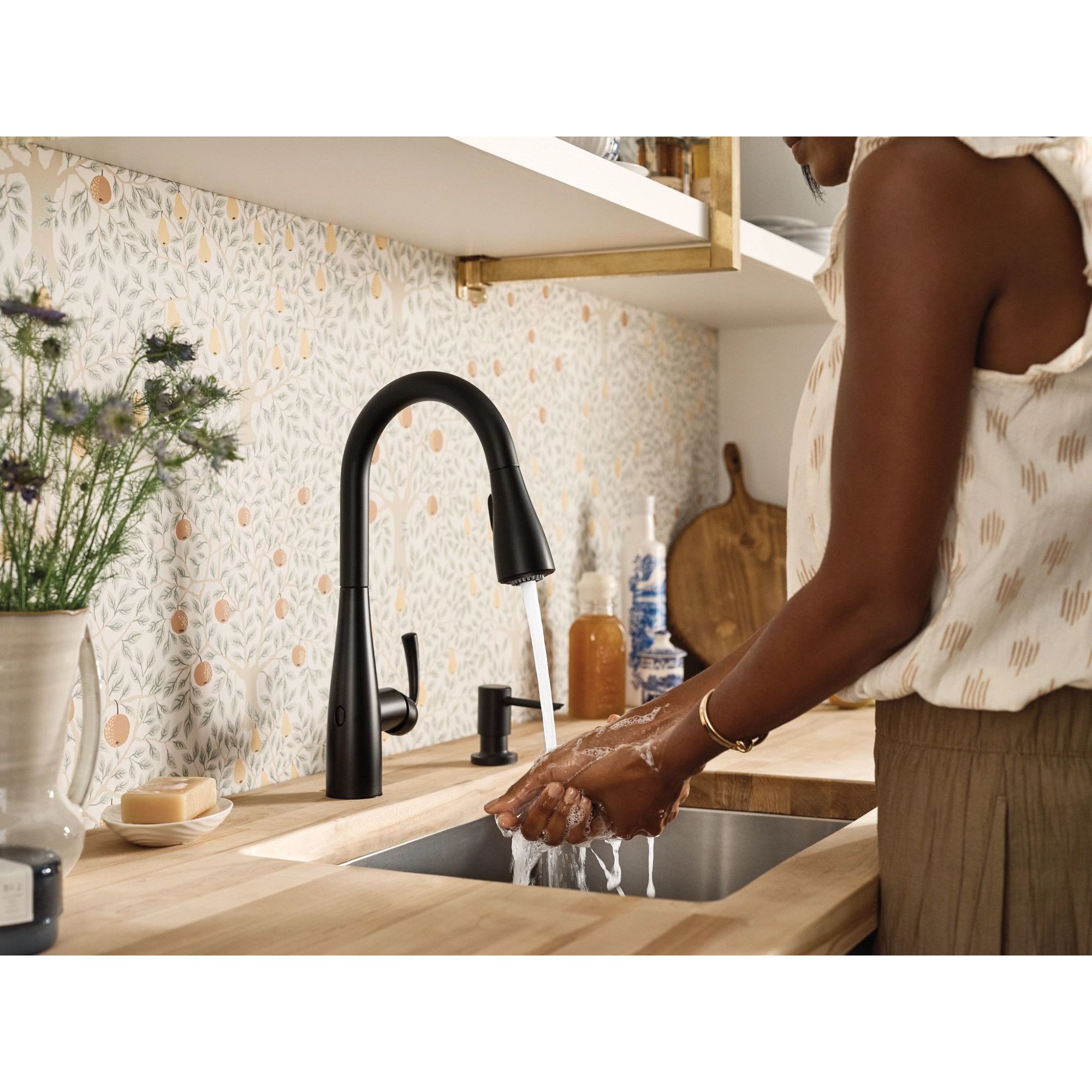 Matte Black Touchless Pull-Down Kitchen Faucet with Spray
