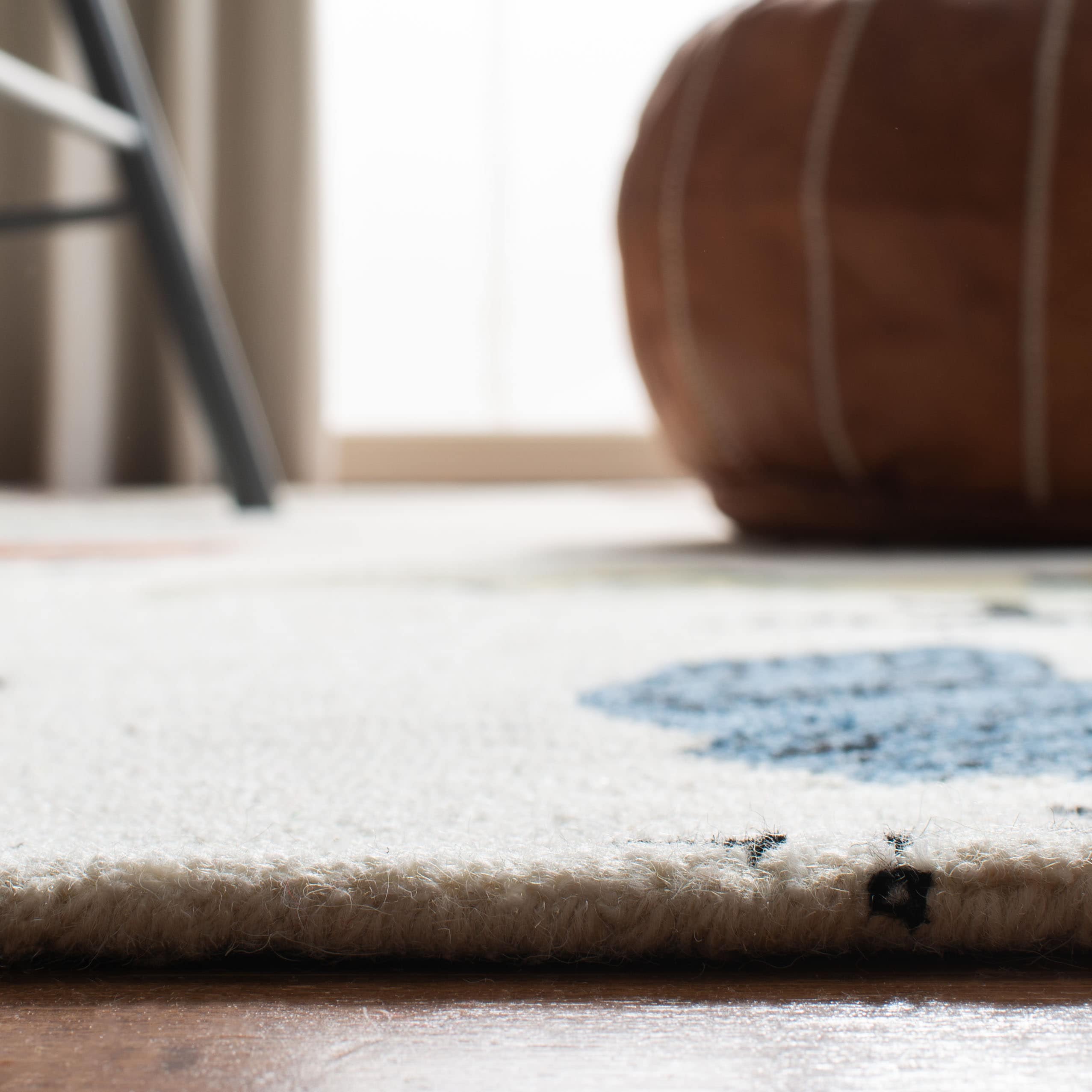 Safavieh NOV322A-5 rugs - View #4