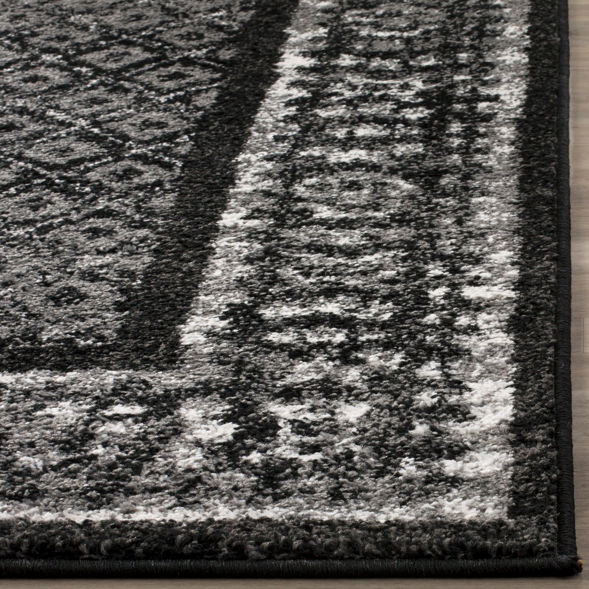 Ivory and Silver Synthetic Square Area Rug, 4' x 4'