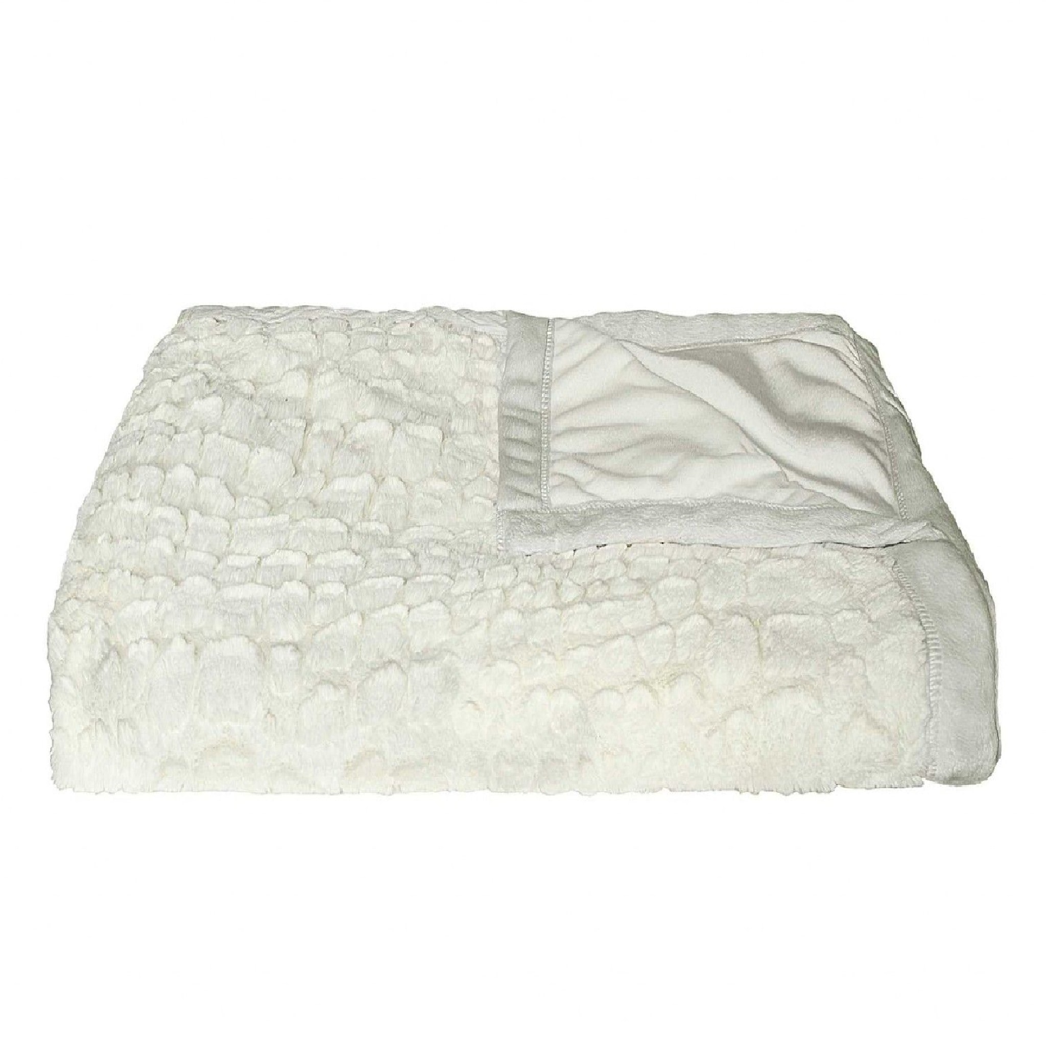 Slickblue Ivory 50-in x 70-in Plush Faux Fur Throw Blanket with Machine Washable Design for Sofa