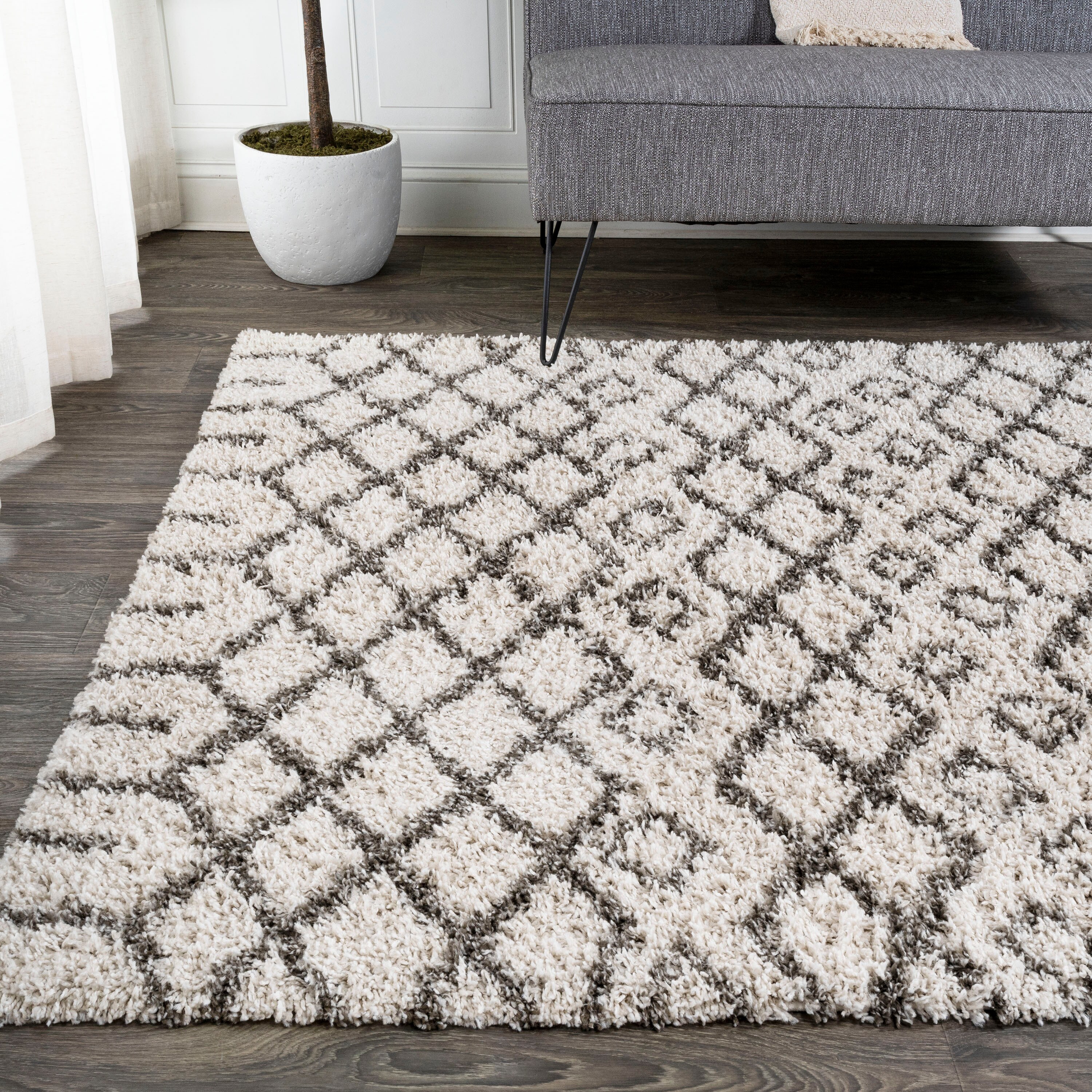 Gray and Ivory Moroccan Diamond Shag 4' x 6' Area Rug