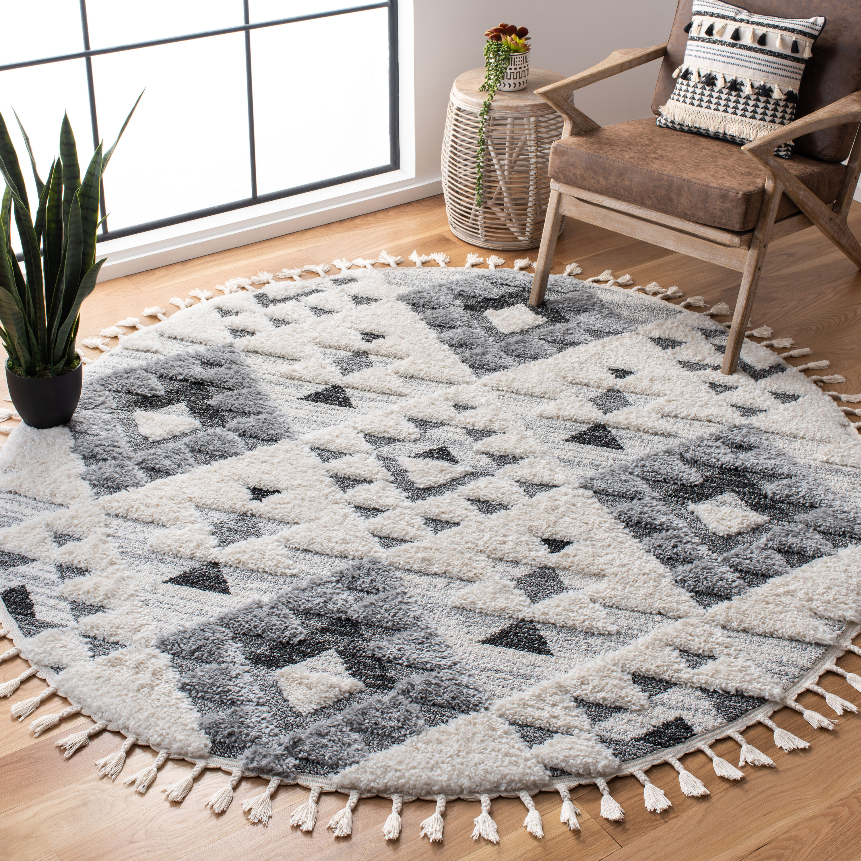 Safavieh MTS688F-5R Moroccan Tassel Shag 688F Ivory Grey Southwestern Round 5ft-3-in x 5ft-3-in Rug