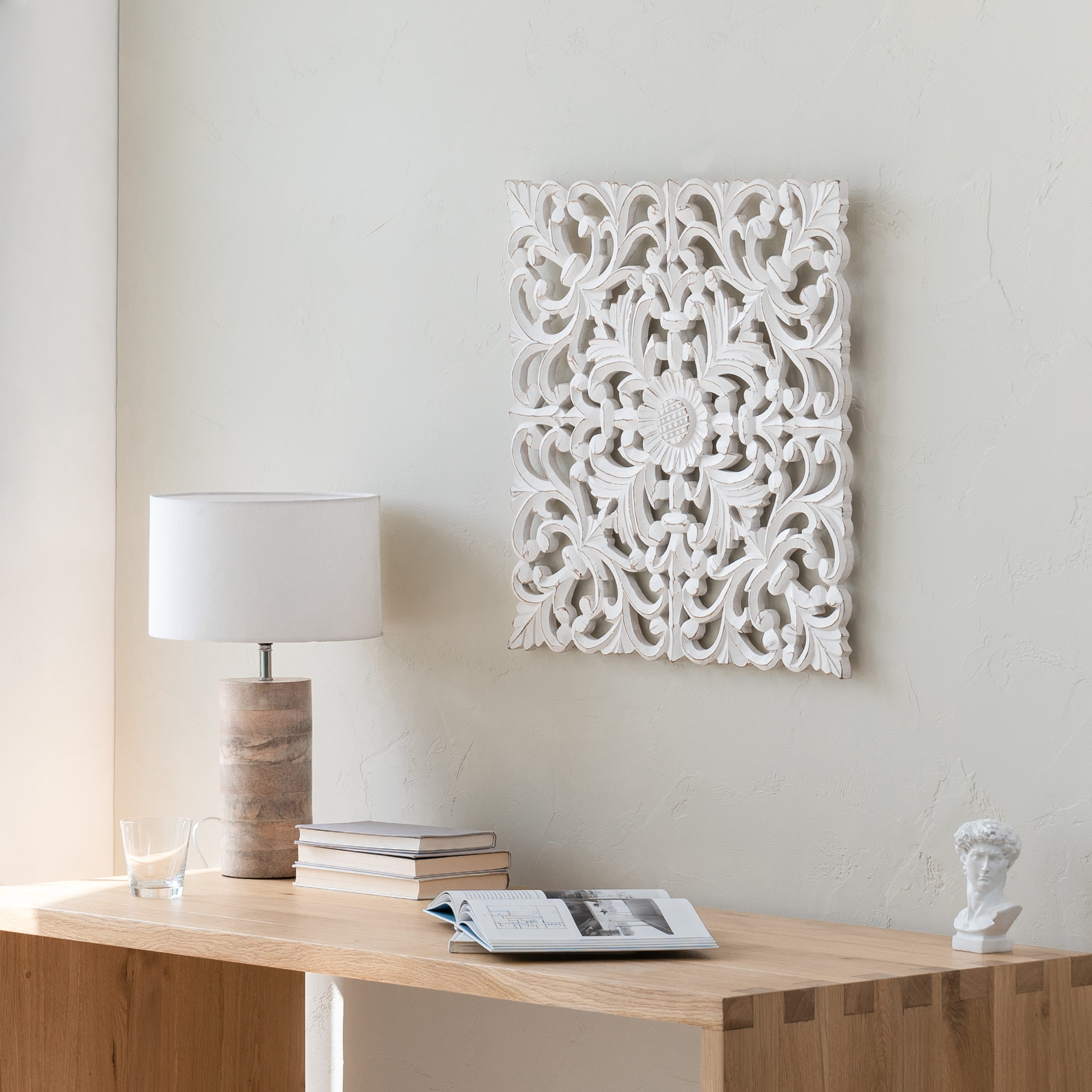 MH LONDON White 23.5-in H x 23.5-in W Vintage/Retro Wall Sculpture in the Wall  Art department at