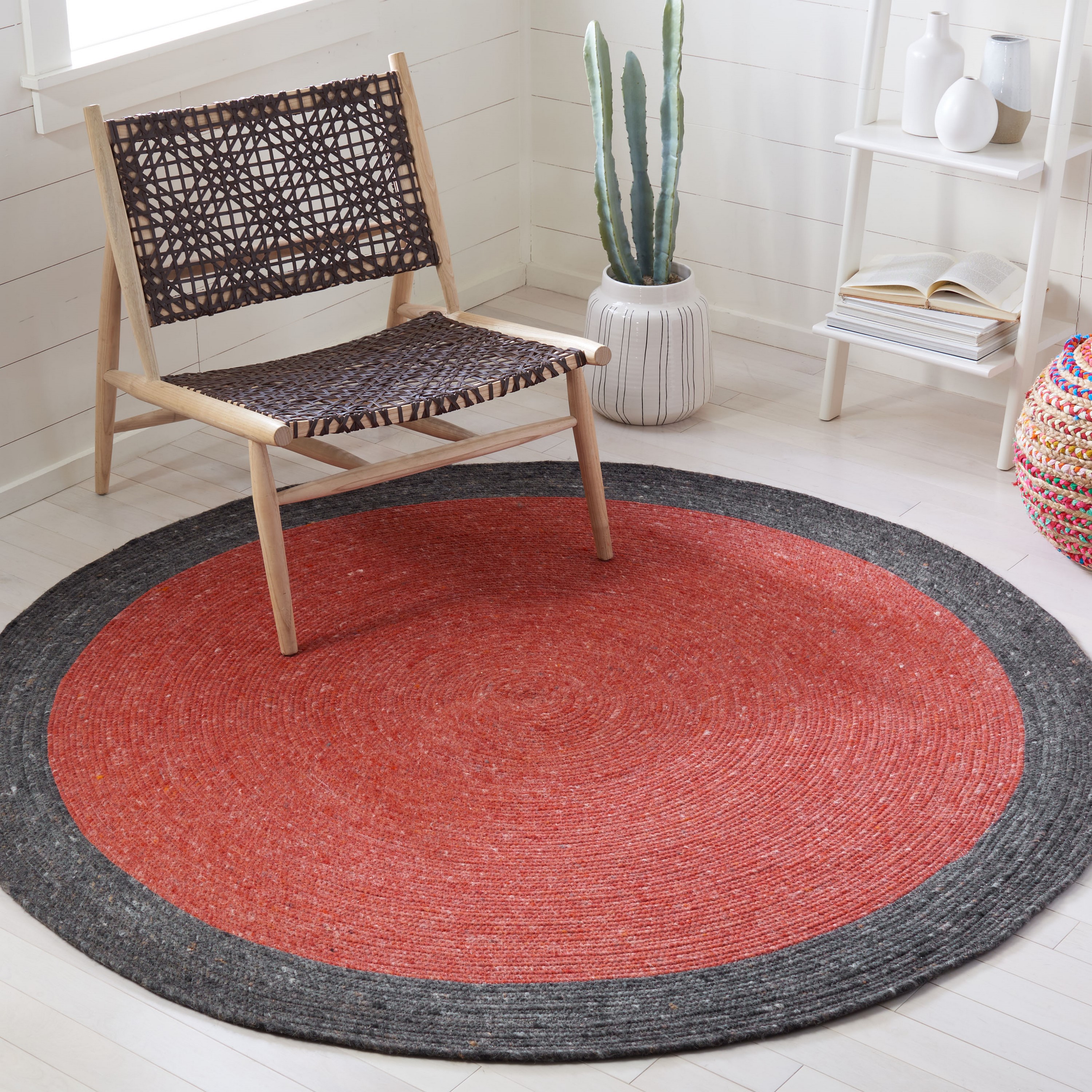 Safavieh BRD902Q-4R Braided Reetta 4 x 4 (ft) Wool Red/Black Round Indoor Border Farmhouse/Cottage Area rug