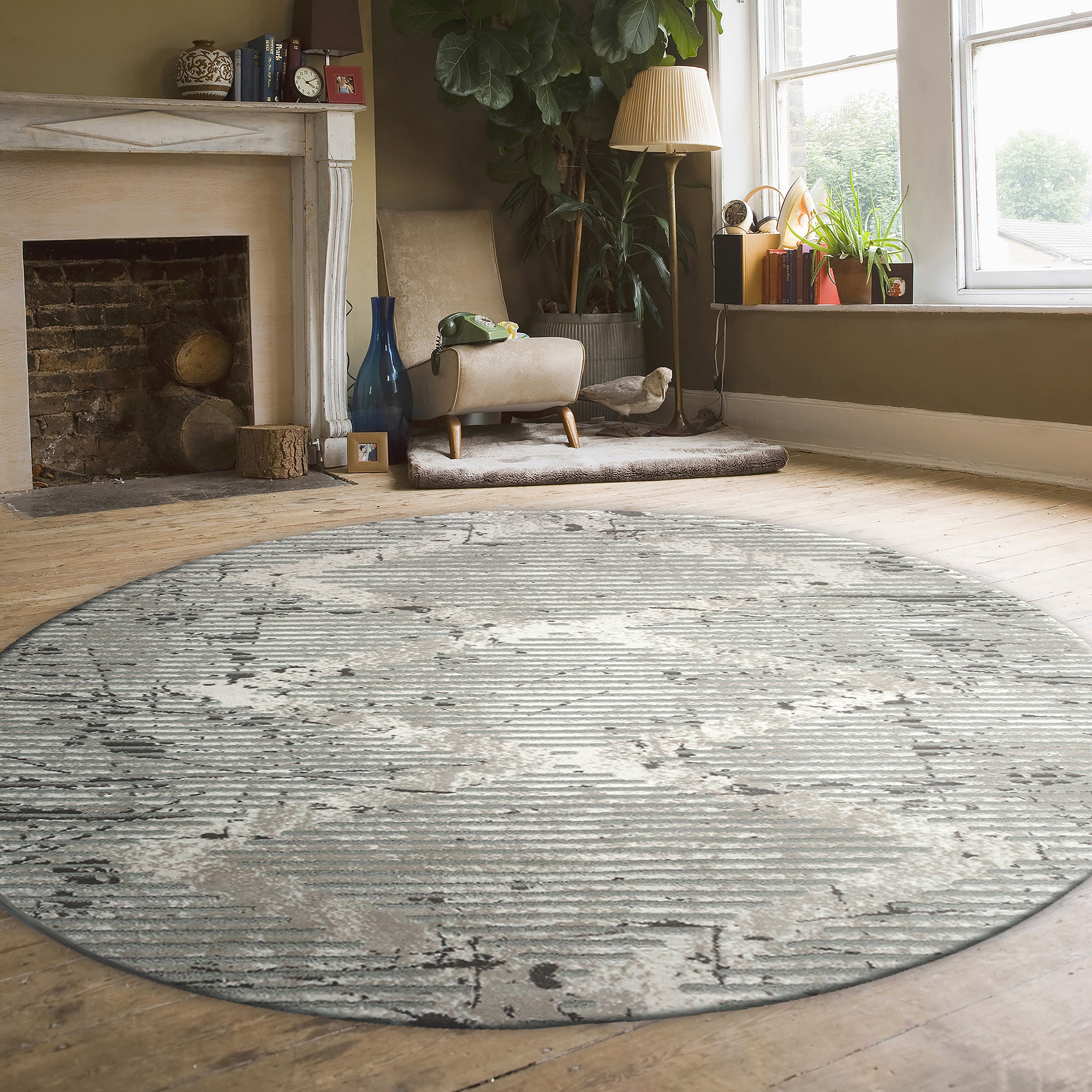Gray Round Stain-Resistant Synthetic Area Rug, 5'3"