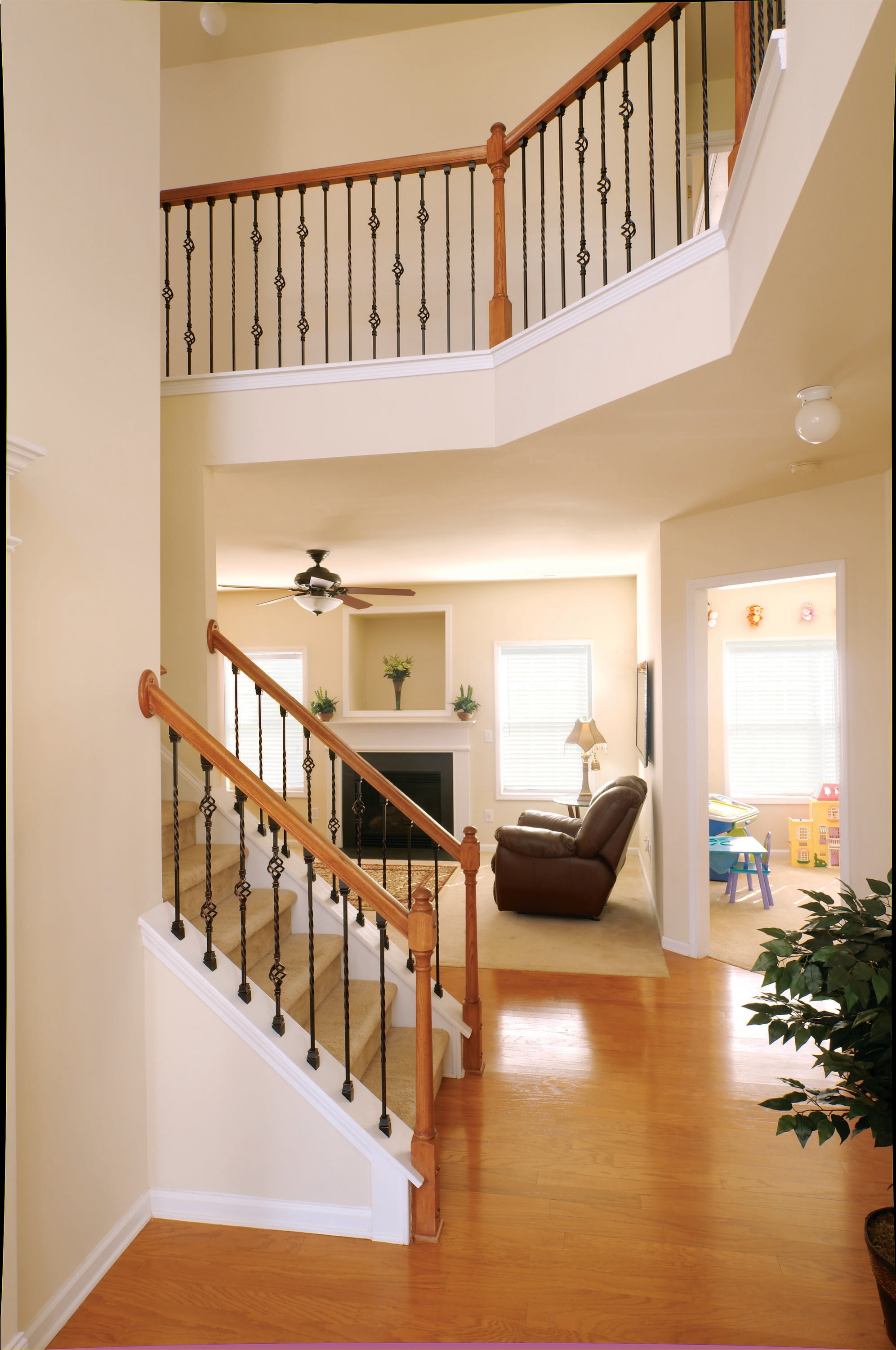 Crown Heritage 4424040 Interior-Stairpart-Newel-Posts - View #8