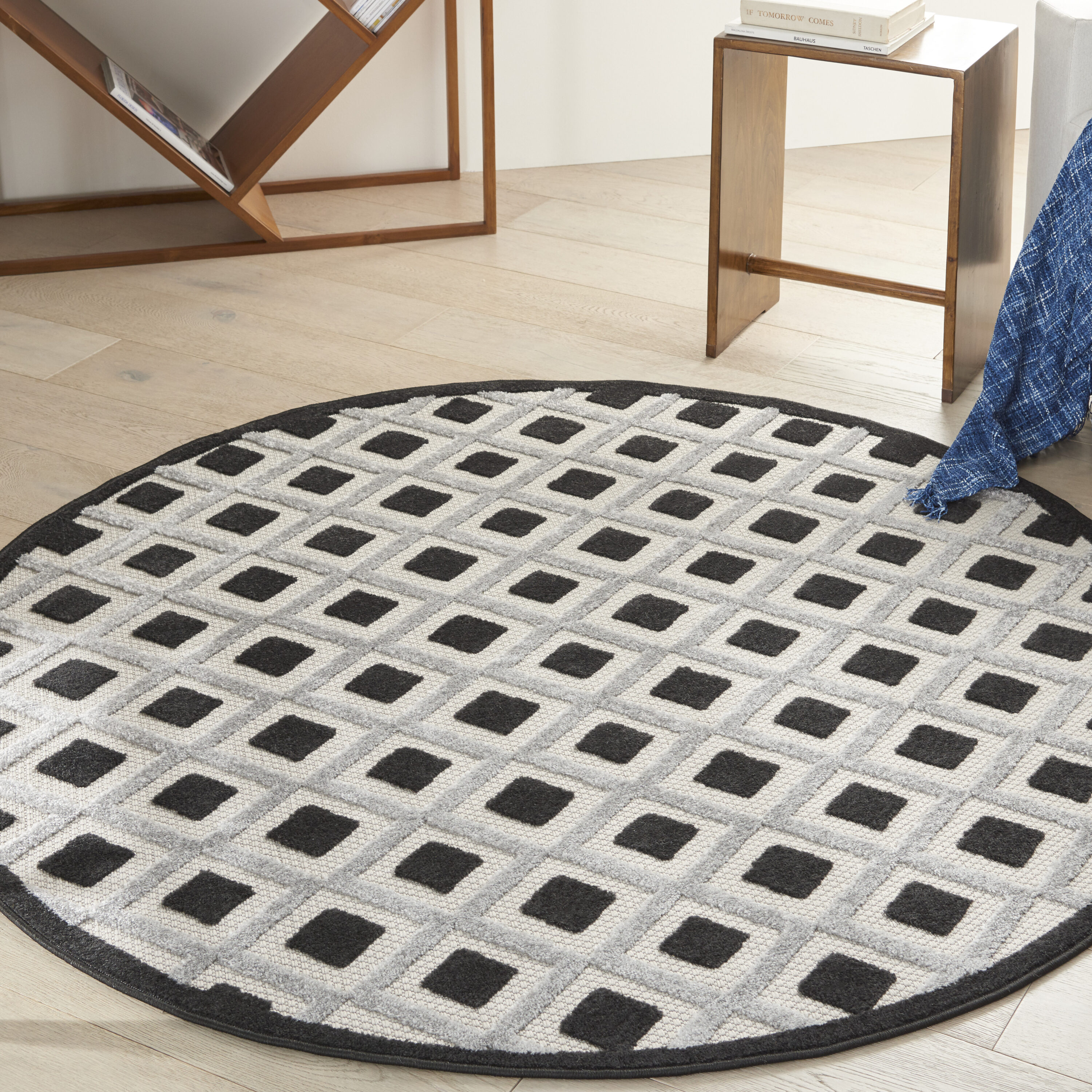 Black and white 3-4-ft round or square Rugs Near Me at Lowes.com