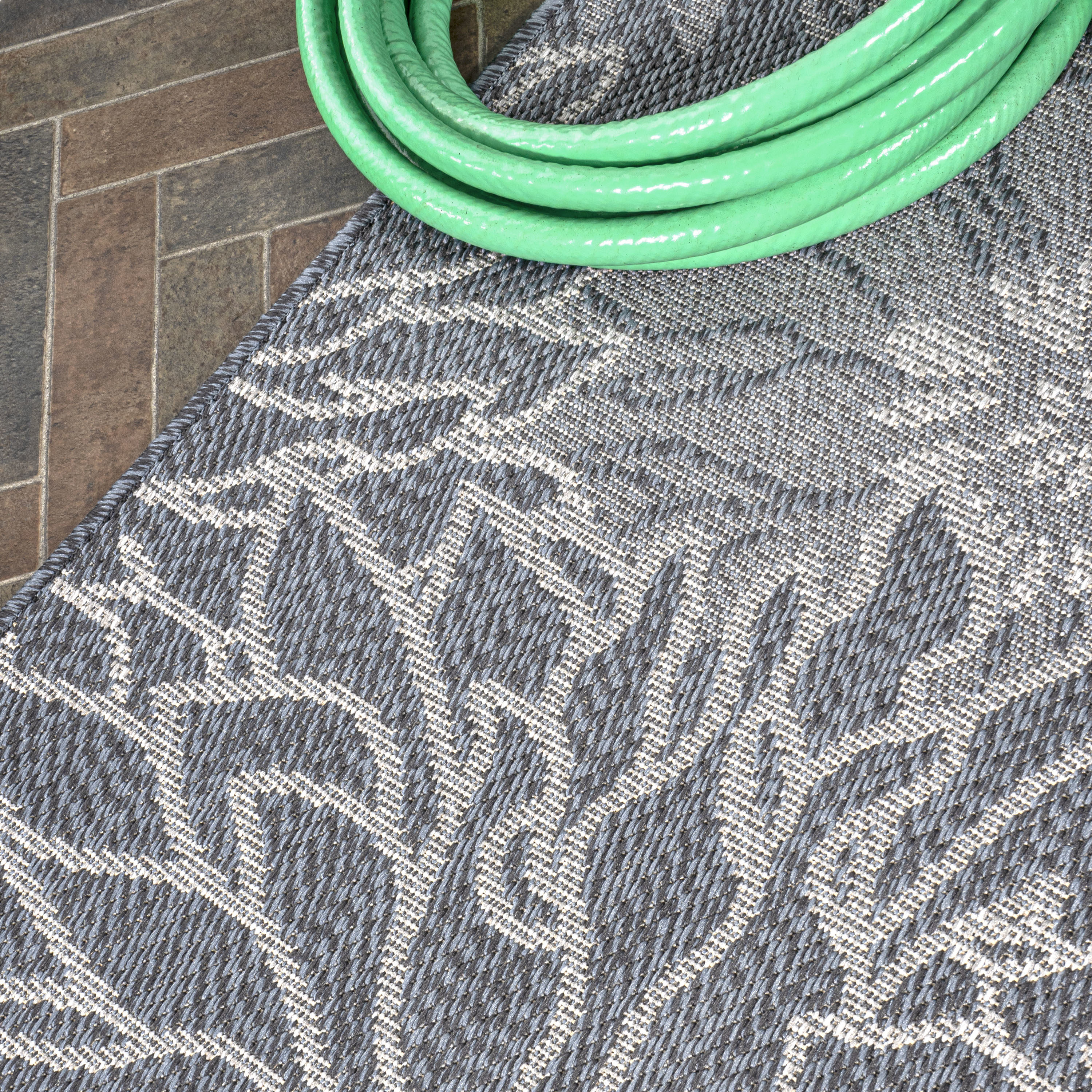 3' x 5' Navy and Gray Synthetic Floral Indoor/Outdoor Area Rug