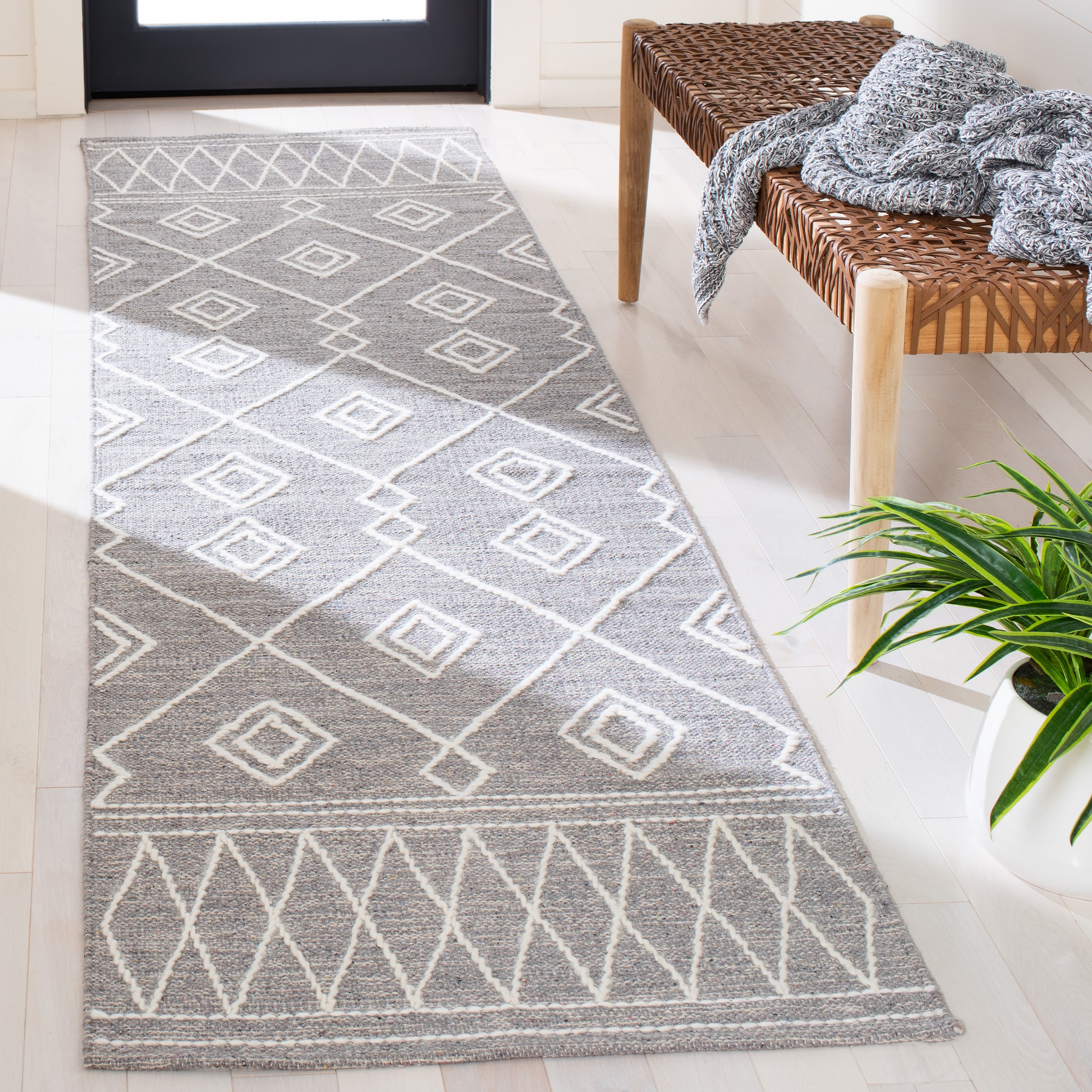 Safavieh KLM852F-29 Kilim Koushi 2 x 9 (ft) Cotton Gray/Ivory Rectangular Indoor Tribal Global Runner rug