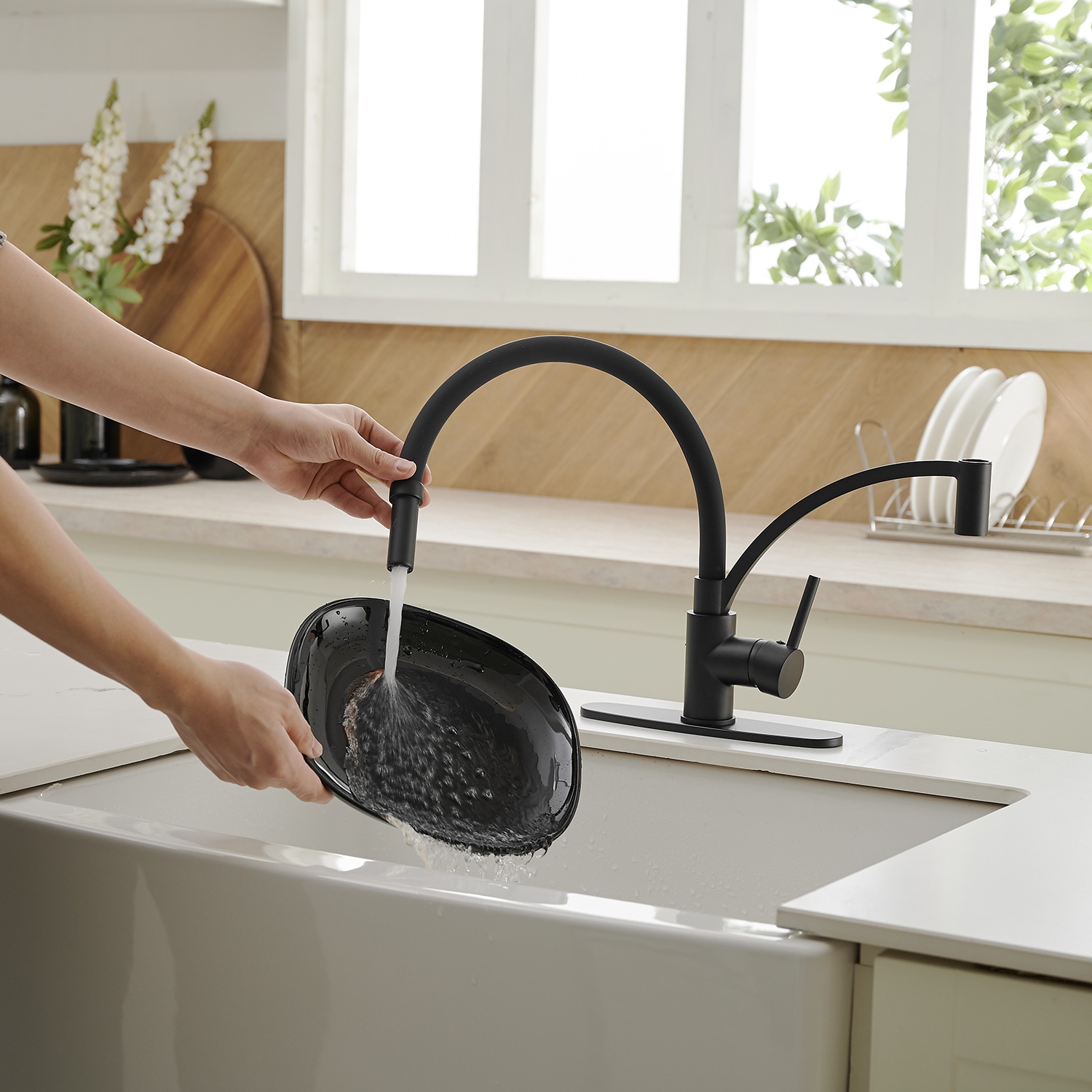 Matte Black Pull-Out Spray Single Handle Kitchen Faucet