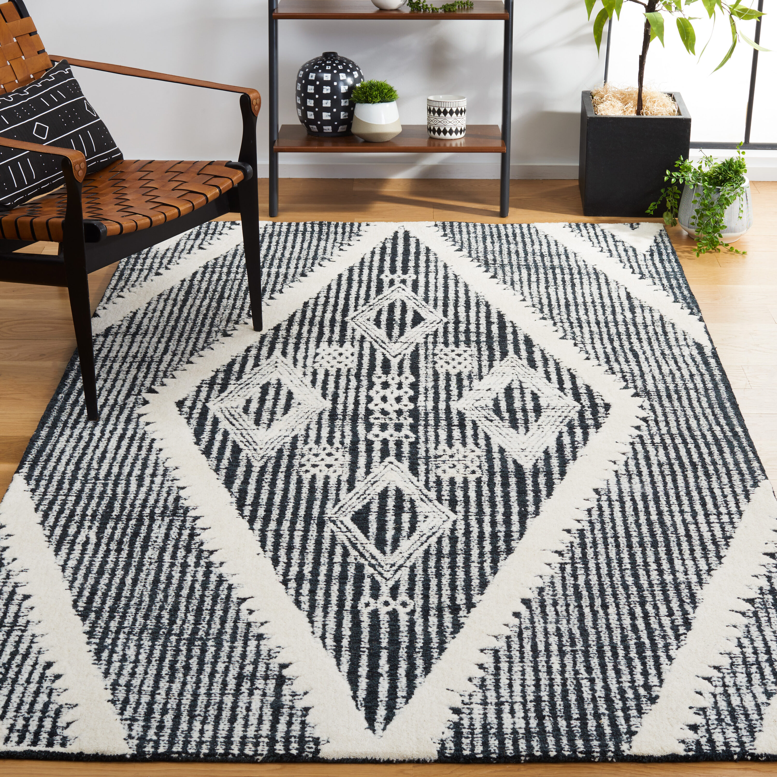  Metro 185 Black/Ivory Bohemian 4Ft x 6Ft Small Rectangle Rug