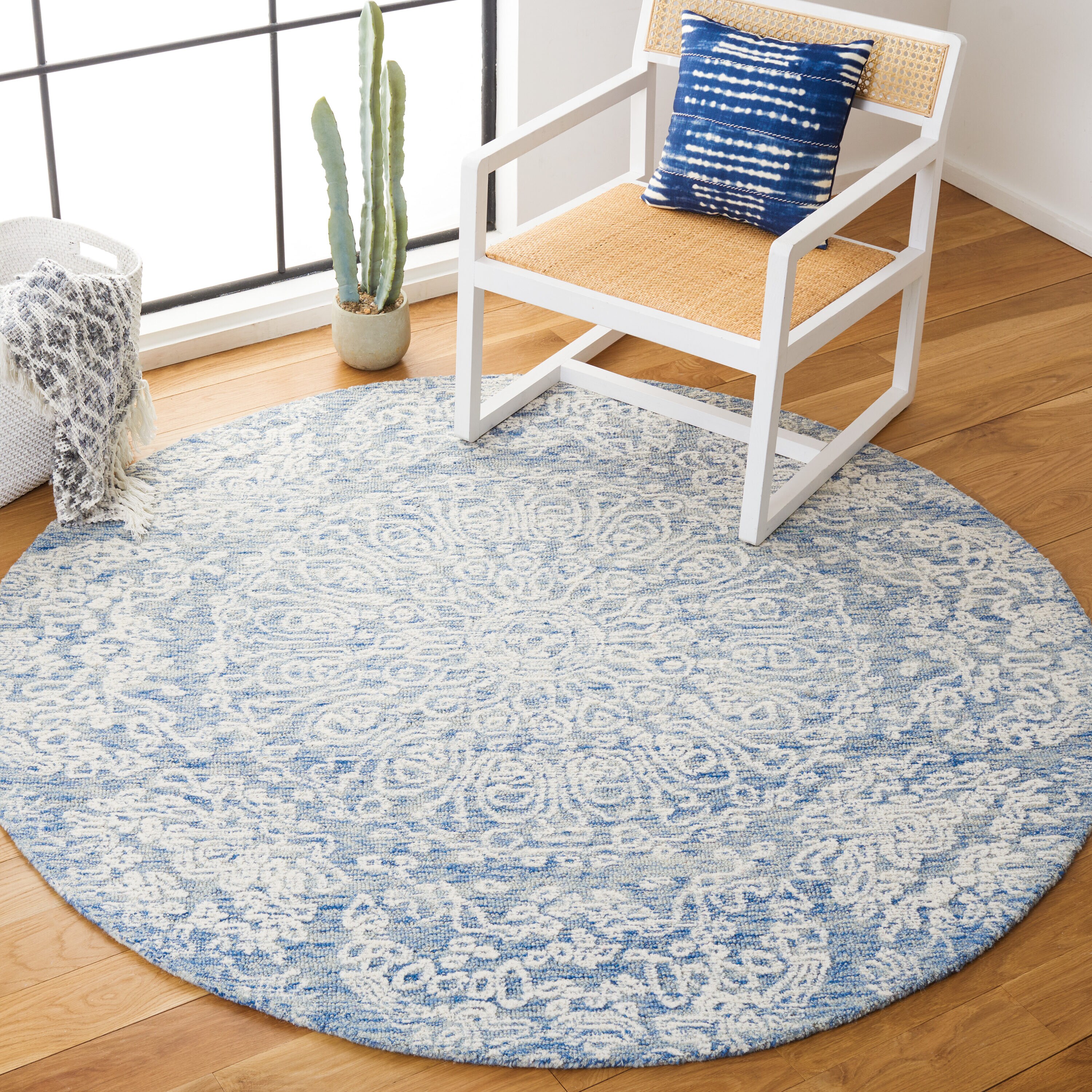  Metro 993 Blue/Ivory Traditional 6ft x 6ft Round Rug