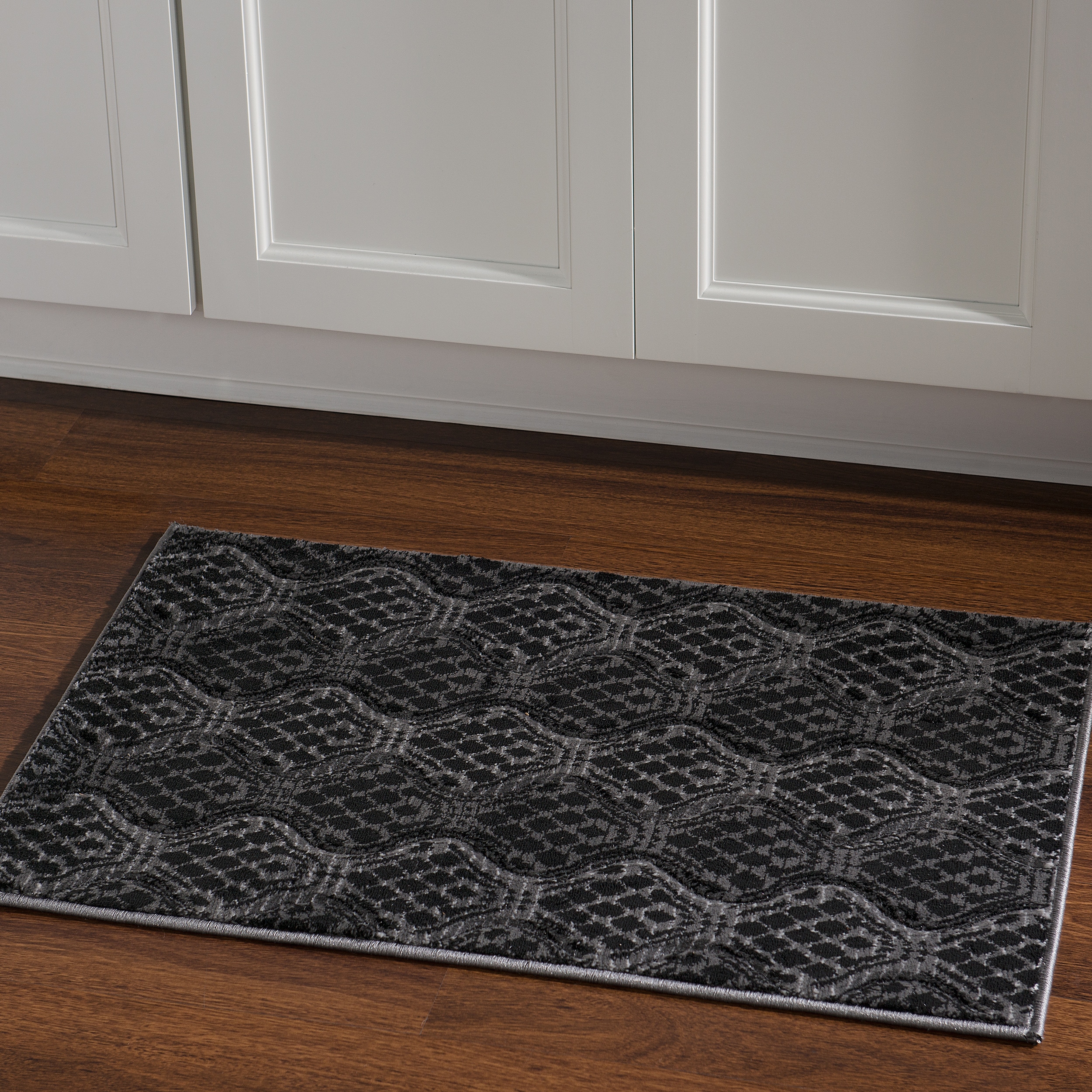 Linon Milan 2 x 3 Black Indoor Geometric Area Rug at Lowes.com