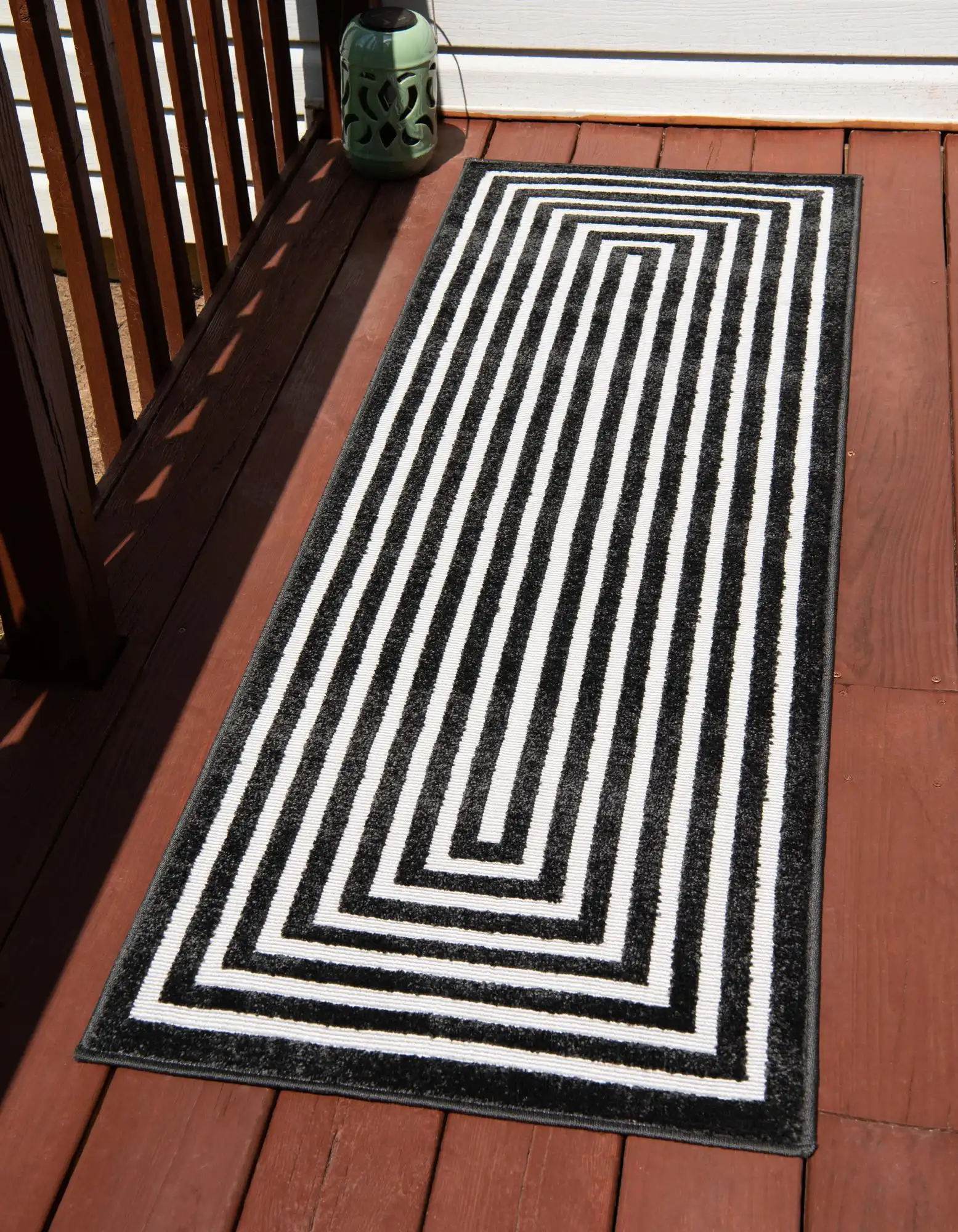 Unique Loom Prescott Sabrina Soto Outdoor 2 x 8 Black Indoor/Outdoor  Geometric French Country Runner Rug at Lowes.com