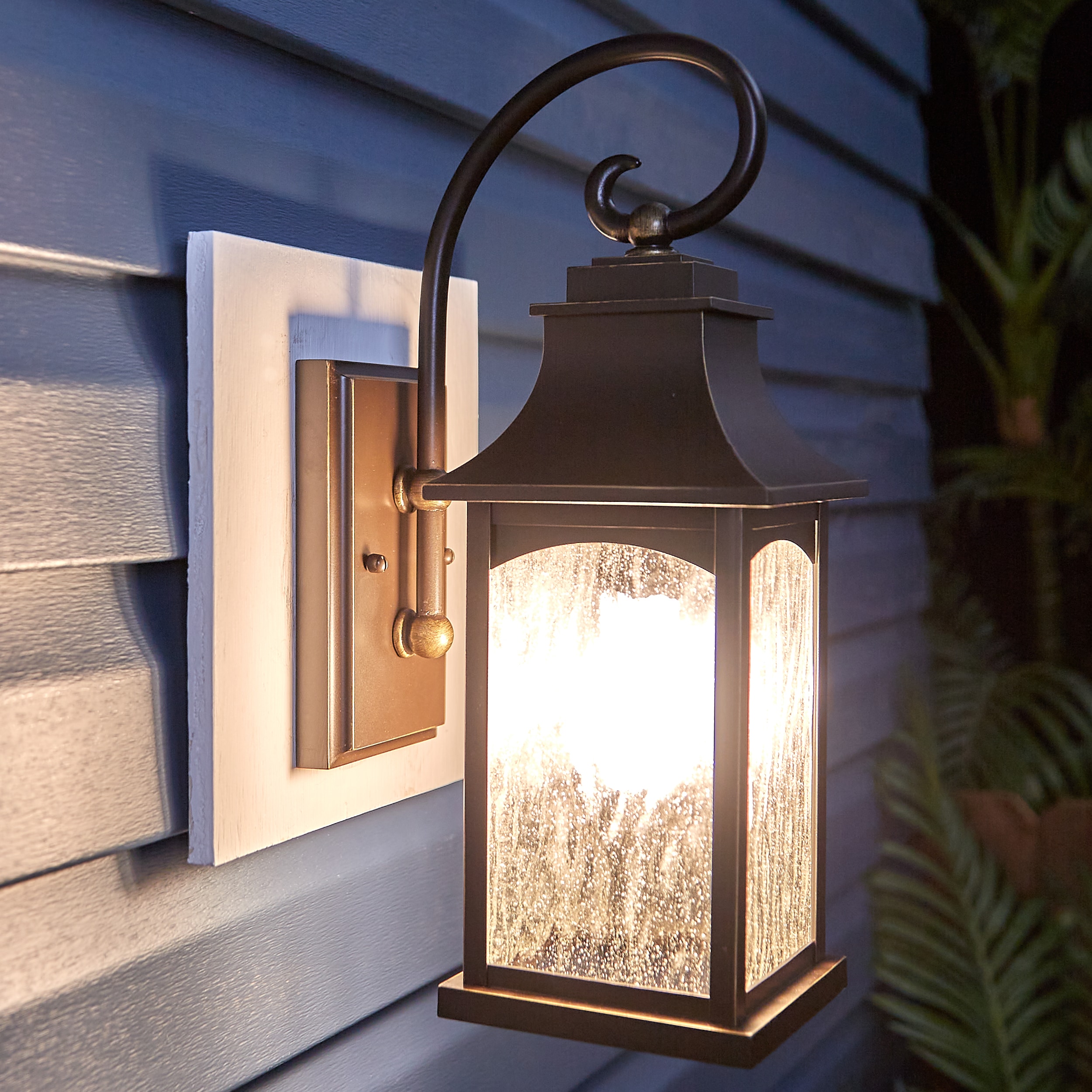 Maison Bronze 16.25" Traditional Wall Lantern