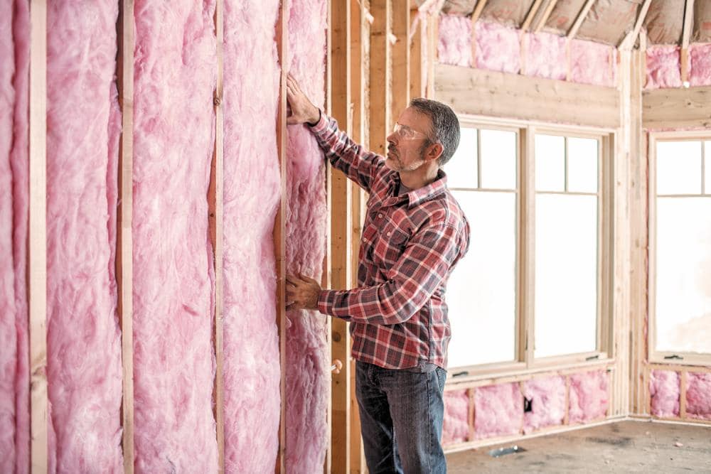 Owens Corning R-19 Single Faced Fiberglass Roll Insulation 75.07-sq ft  (23-in W x 39.2-ft L) Individual Pack
