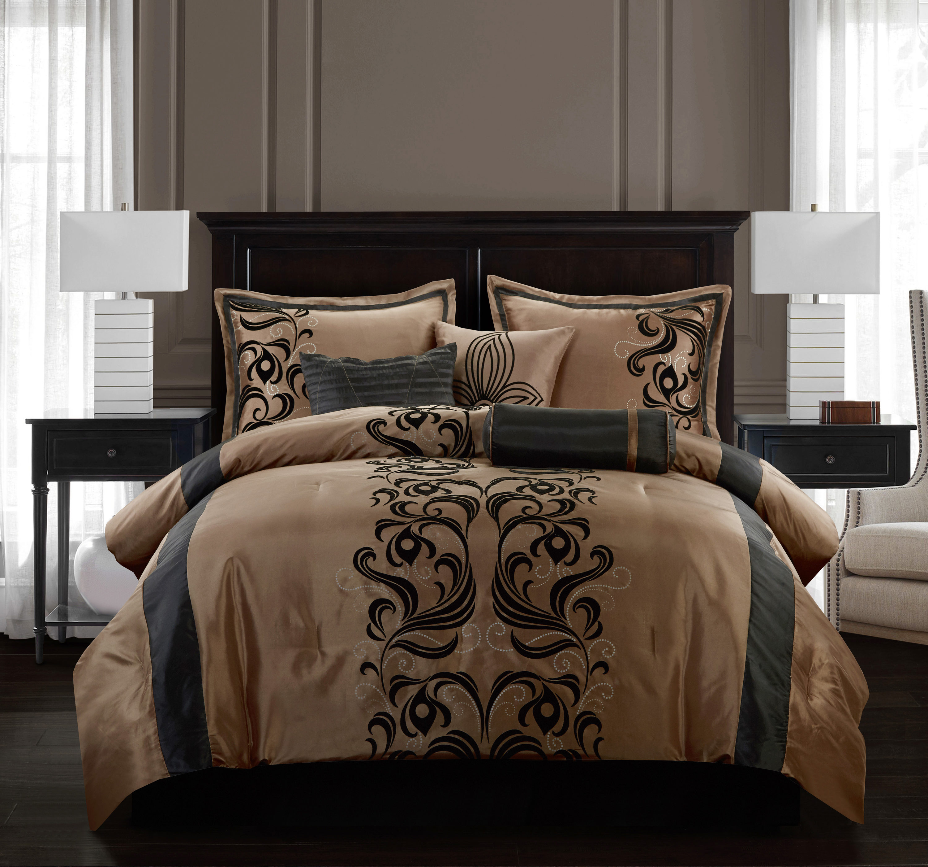 Comforter Set In King Size With Branded Design In Dark Brown Colour