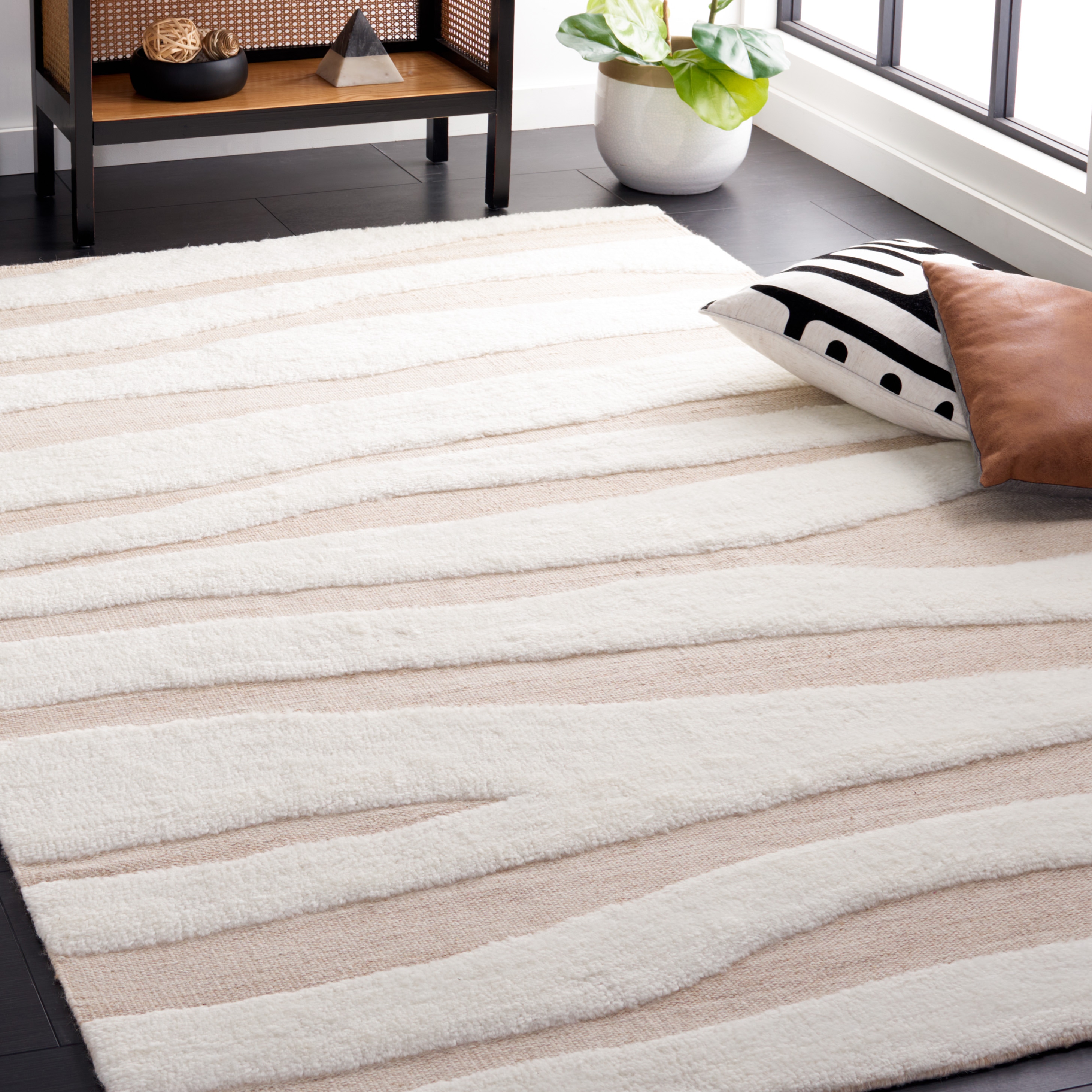 Manhattan 551 Ivory/Beige Contemporary 4Ft x 6Ft Small Rectangle Rug