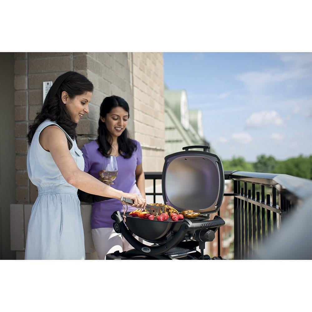 mangfoldighed Udstyre Forfølge Weber Q1400 1560-Watt Dark Gray Electric Grill in the Electric Grills  department at Lowes.com