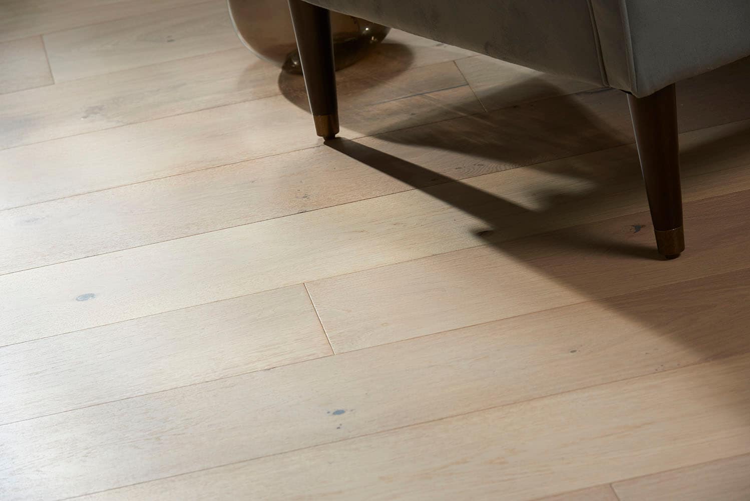 Fine Engineered Oak Wood Flooring with Brushed Face and Matt Lacquered  Finish – 14/3mm x 190mm x 190mm – Charlecotes Original Oak flooring