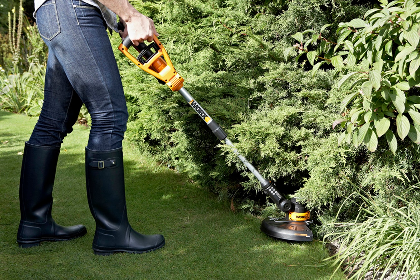 WORX 20 volt Cordless String Trimmer and Leaf Blower Combo Kit