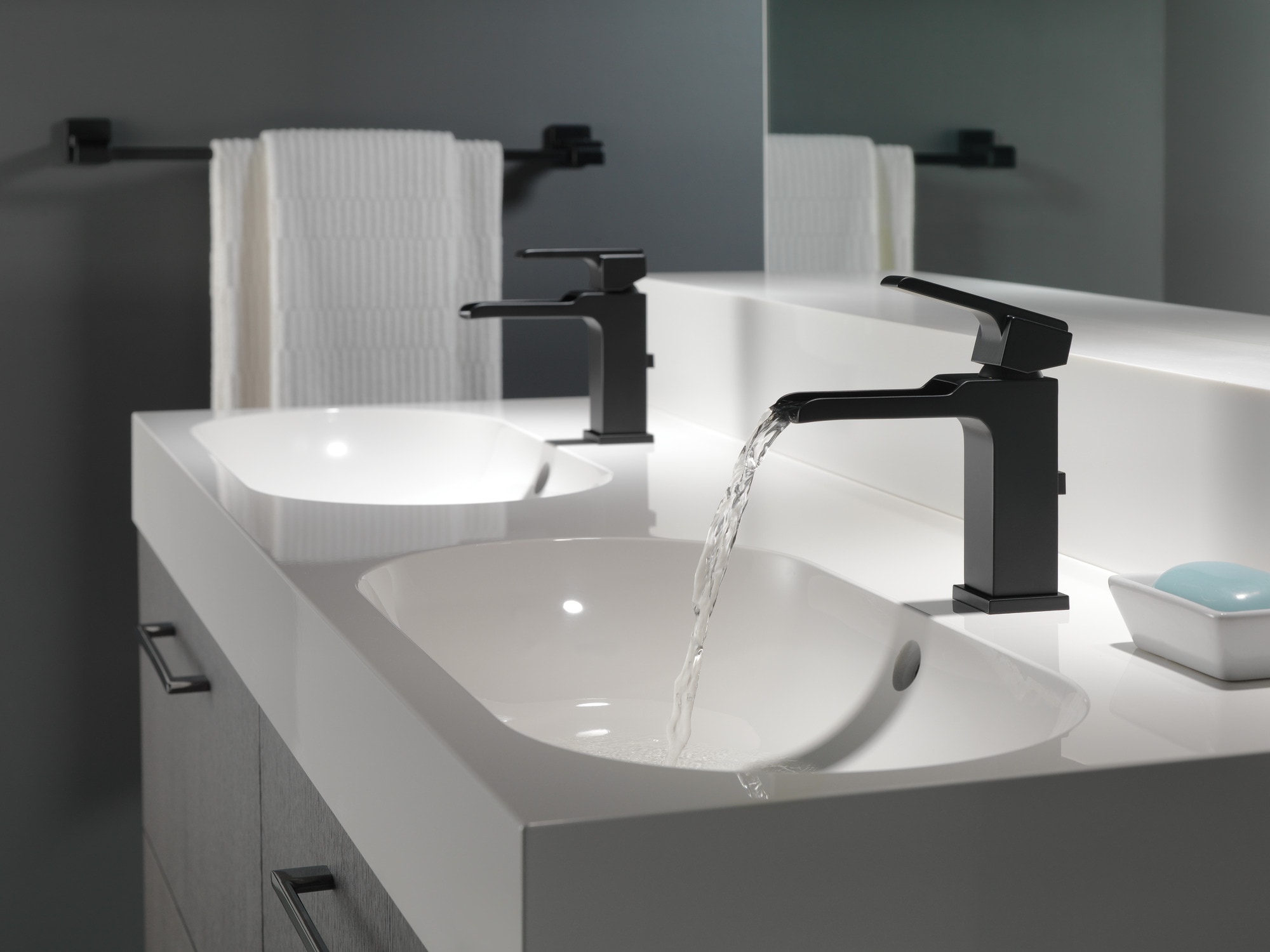Delta 568LF-BLMPU Lavatory-Faucets - View #2