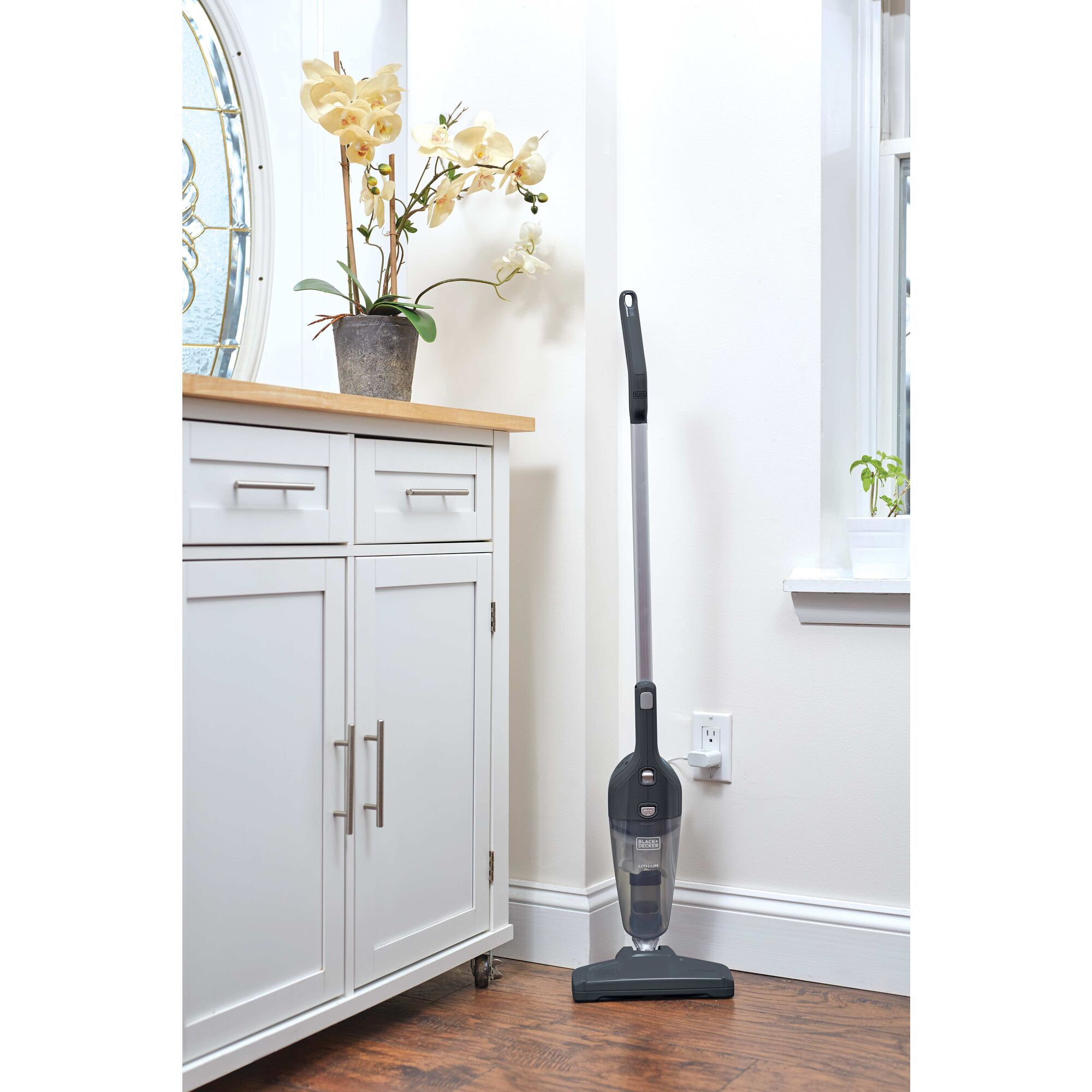 BLACK DECKER POWERSERIES 10.8 Volt Cordless Stick Vacuum