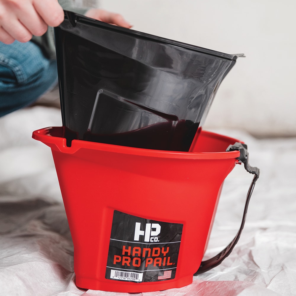 HANDy 32 oz. Solvent Resistant Paint Pail with Liner, Magnetic
