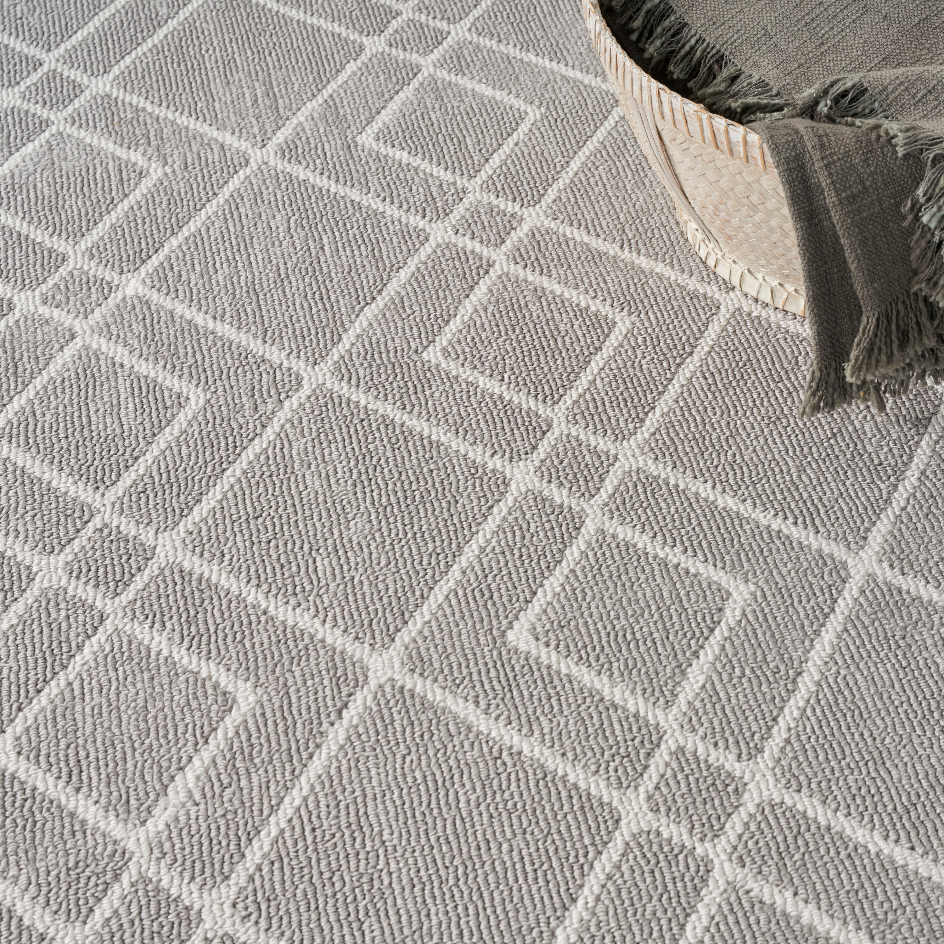 Modern Geometric Silver Synthetic 8' x 10' Easy-Care Rug